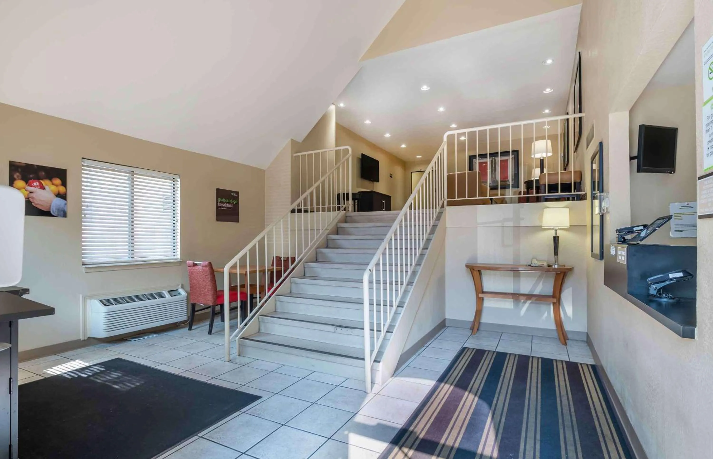 Lobby or reception in MainStay Suites Indianapolis Northwest - College Parks