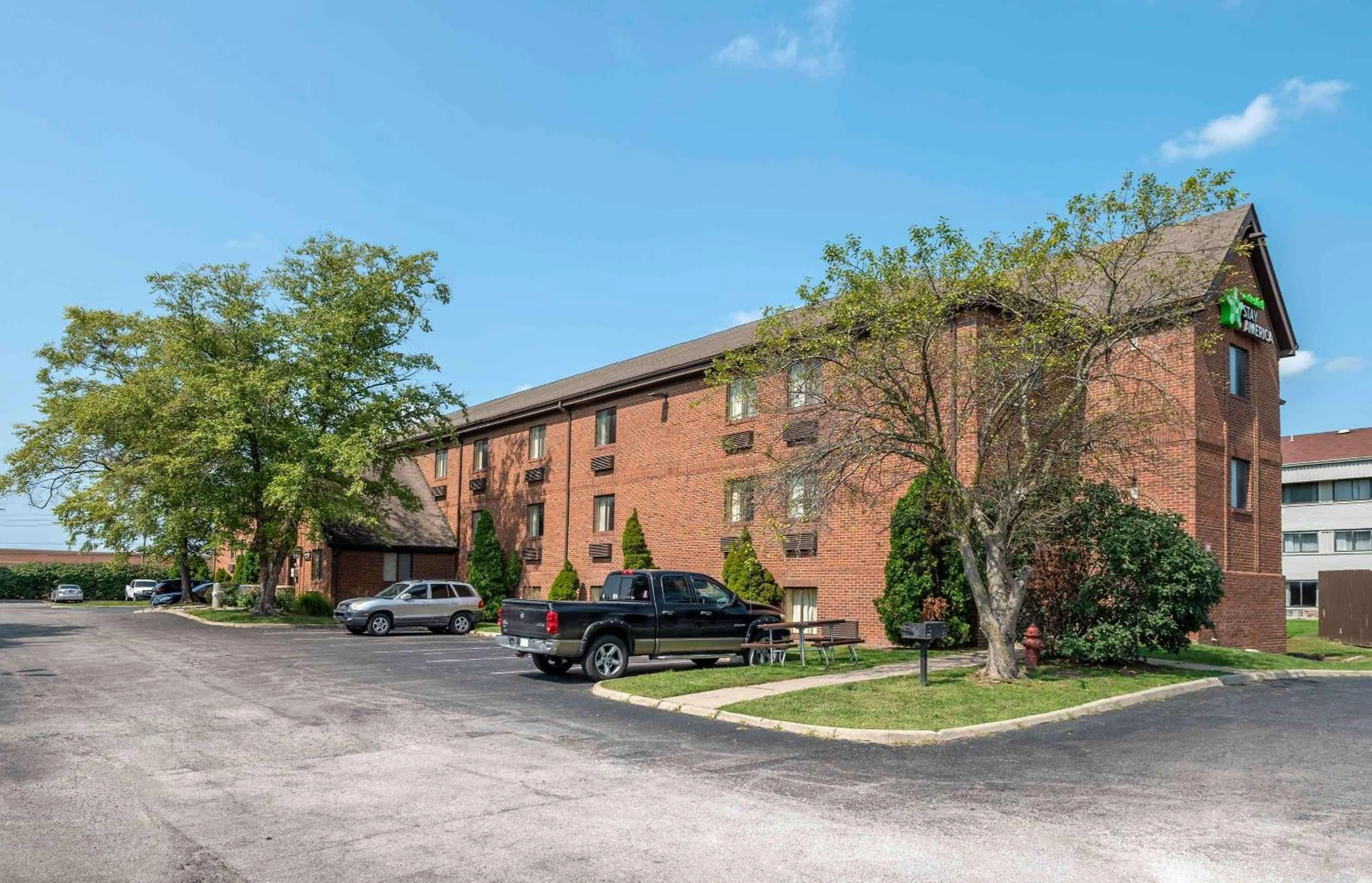 Property building in MainStay Suites Indianapolis Northwest - College Parks