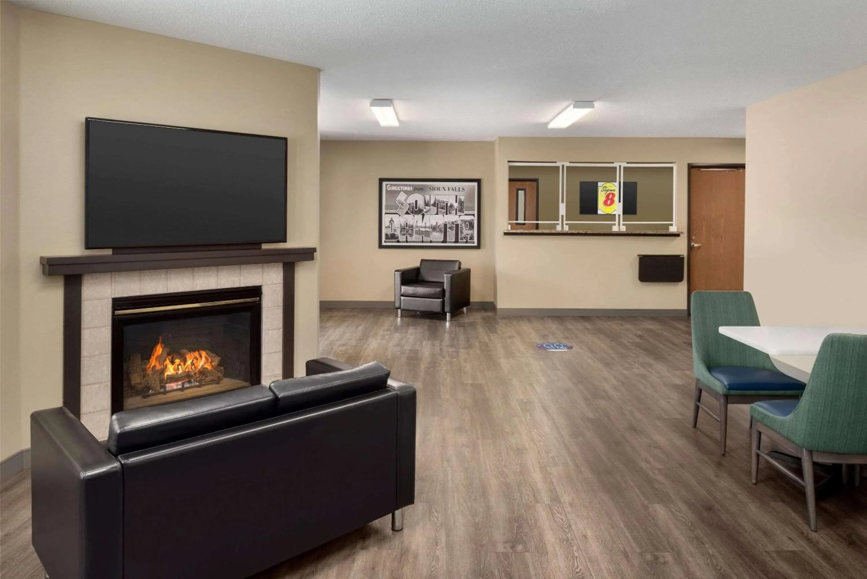 Lobby or reception in Super 8 by Wyndham Sioux Falls