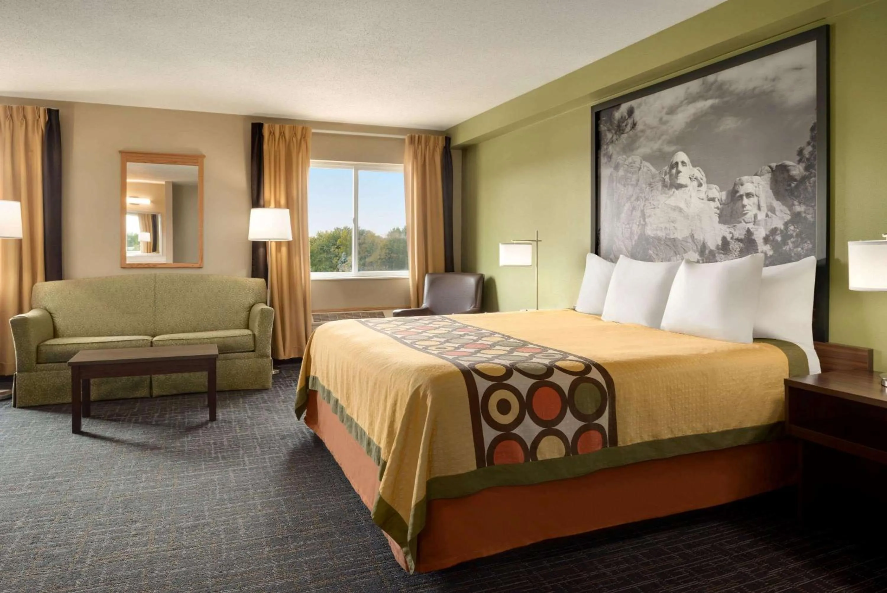 Photo of the whole room, Bed in Super 8 by Wyndham Sioux Falls