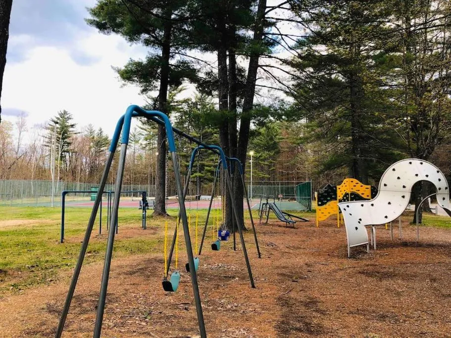 Attitash Mountain Village Studio - Slope View - Ski - Storyland