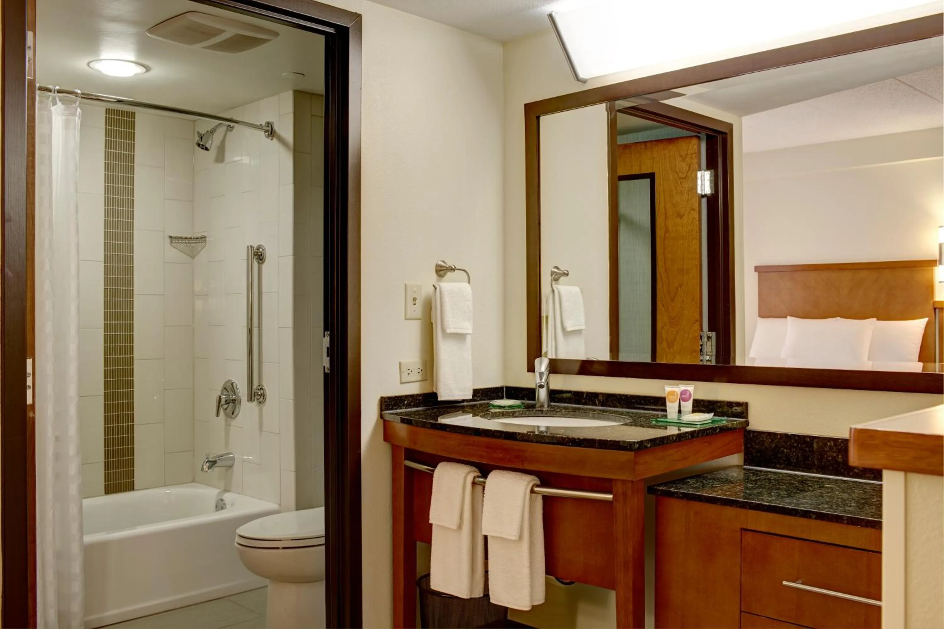 Bathroom in Hyatt Place Fort Wayne - Northwest