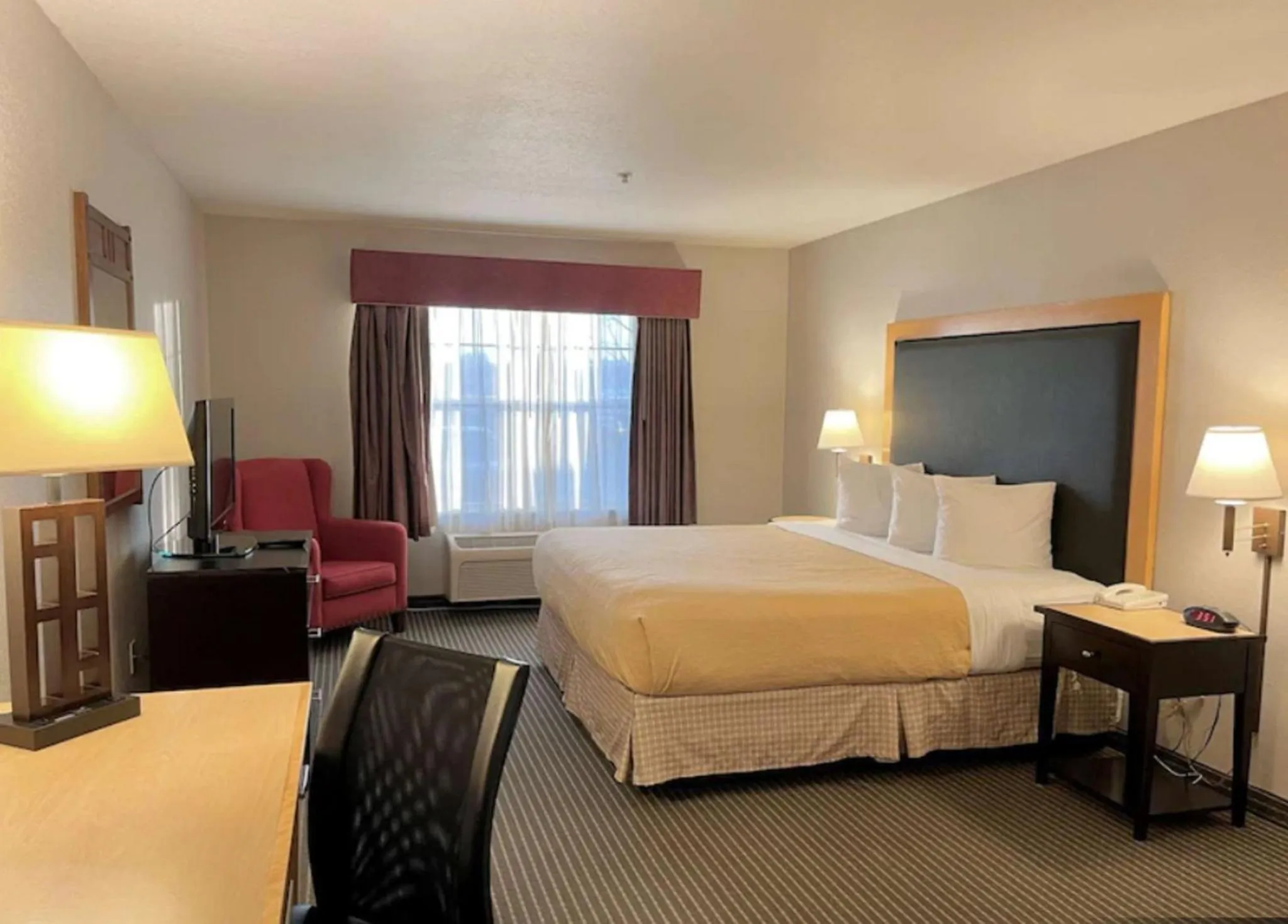 Photo of the whole room in Holiday Inn Express & Suites Zion by IHG