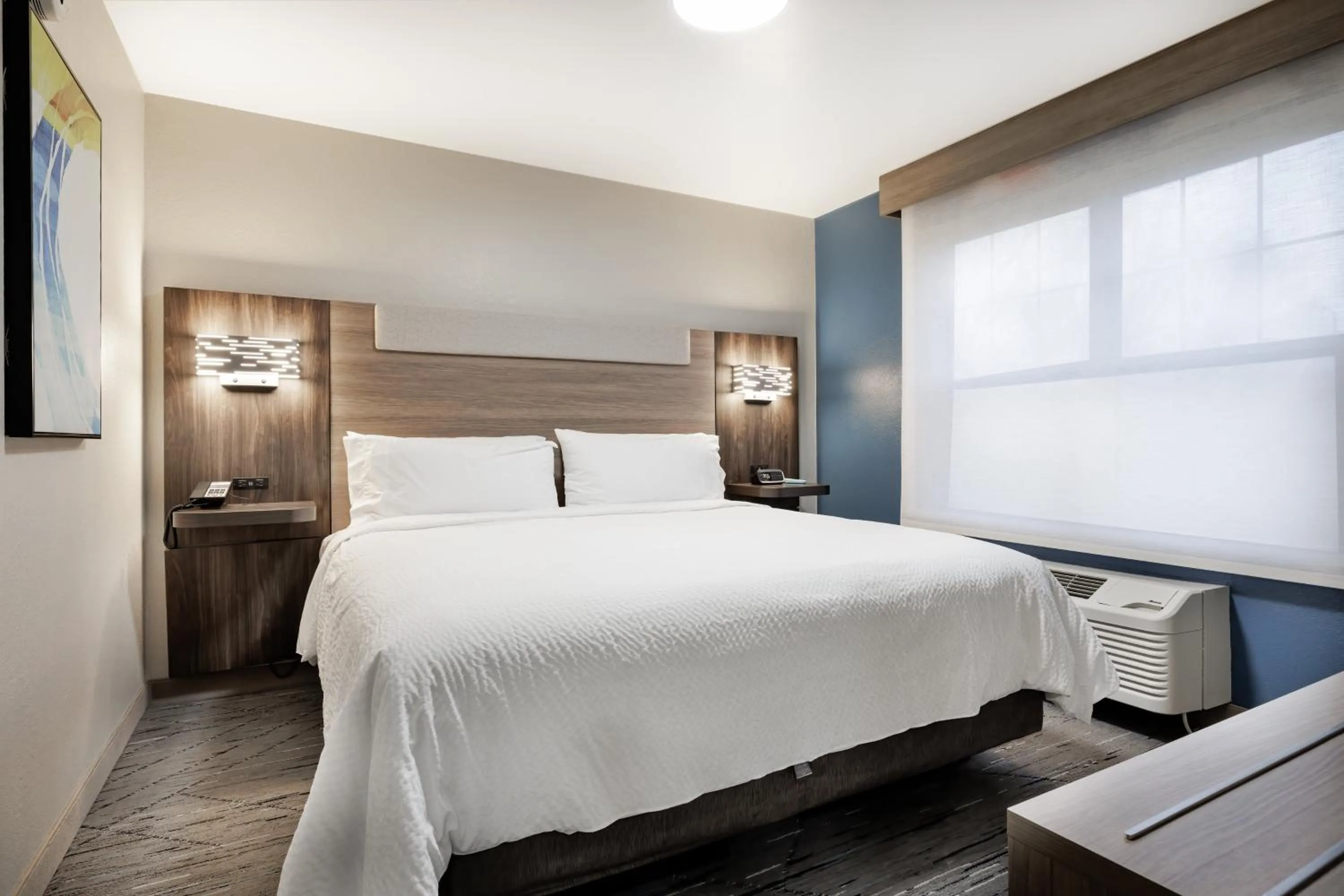 Photo of the whole room in Holiday Inn Express & Suites Zion by IHG