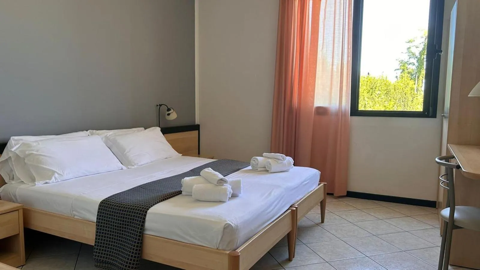 Bed in Hotel Gran Delta di ALBA-INVEST srl