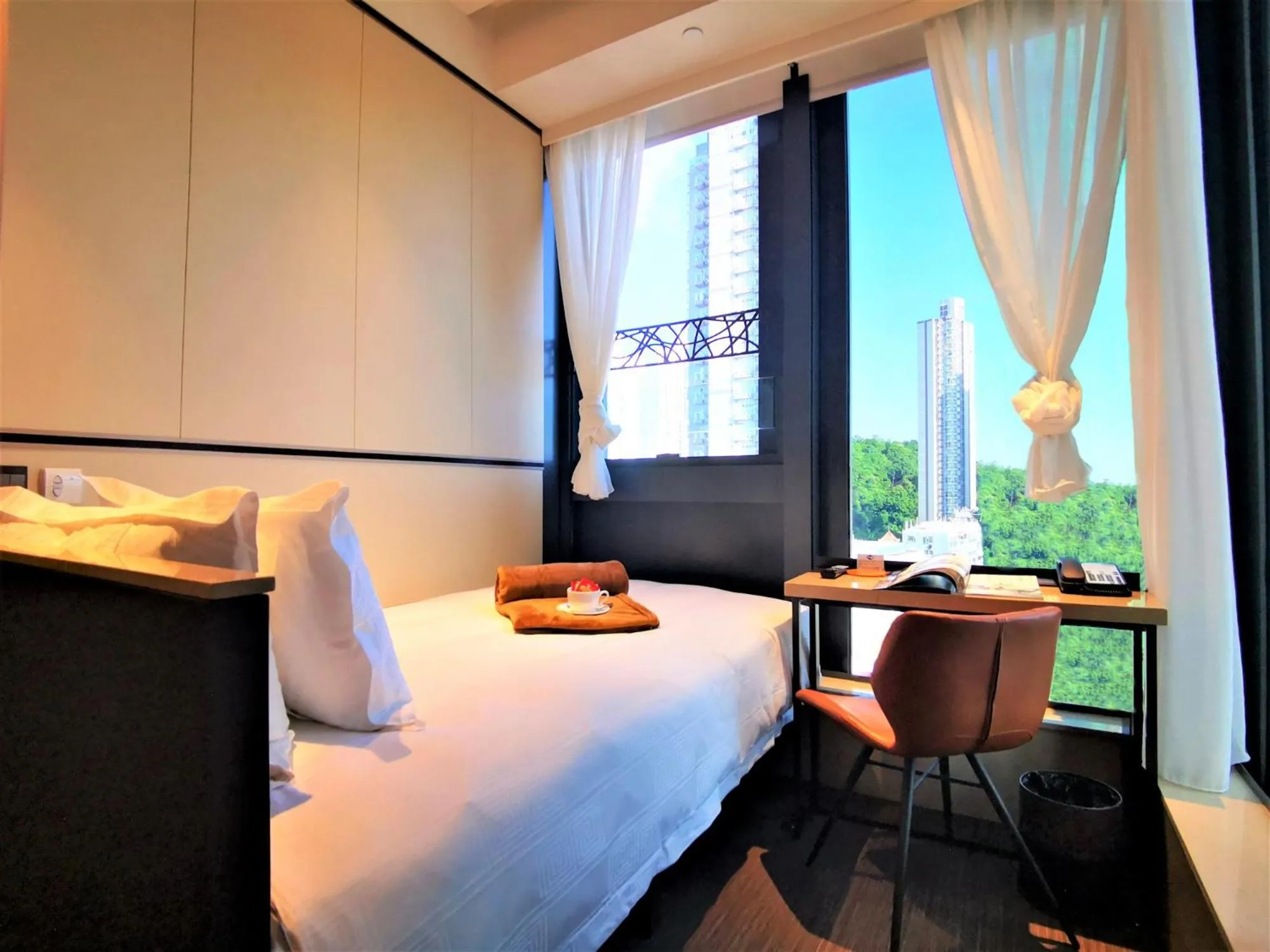 Photo of the whole room in E Hotel