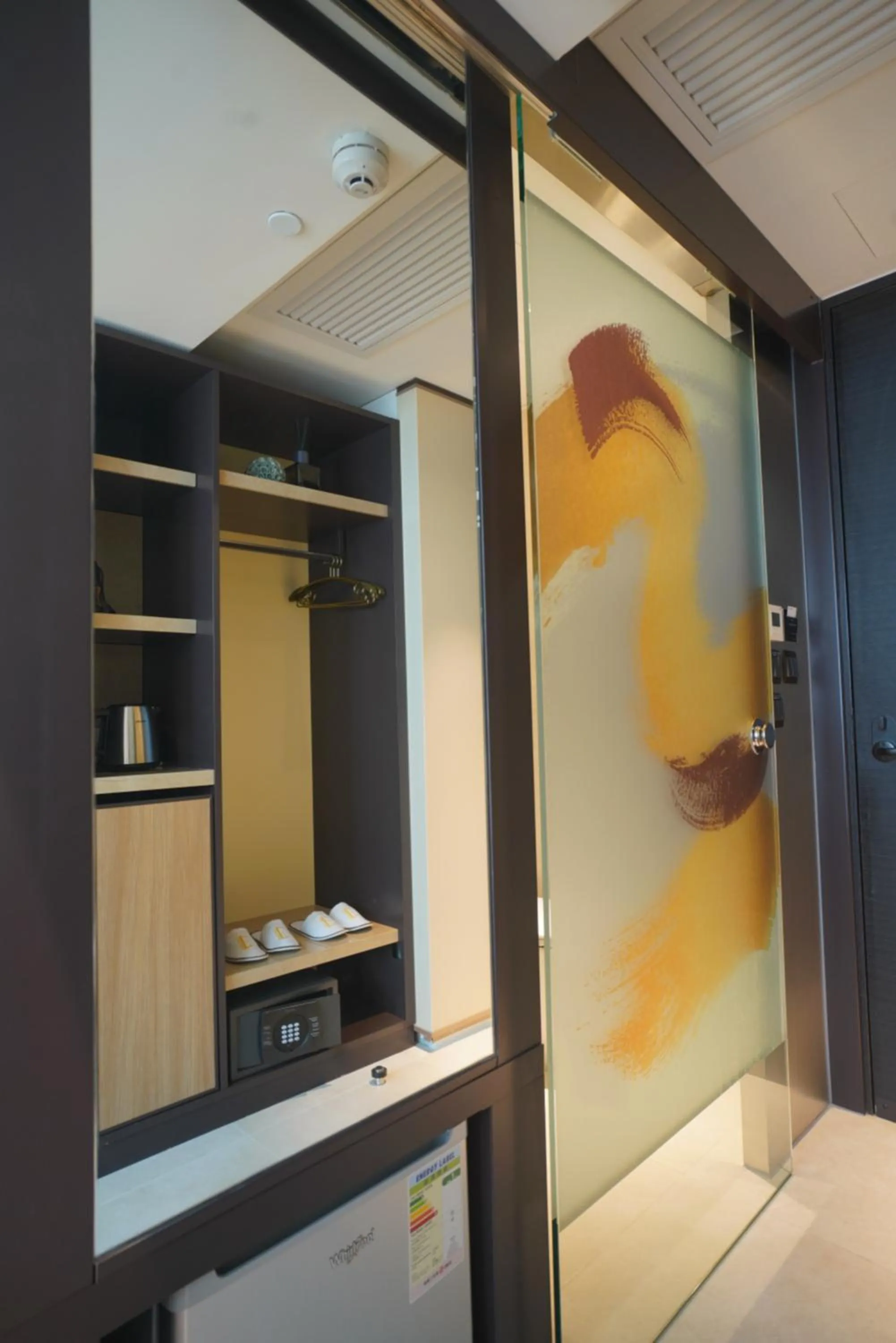 Photo of the whole room, TV/Entertainment Center in E Hotel