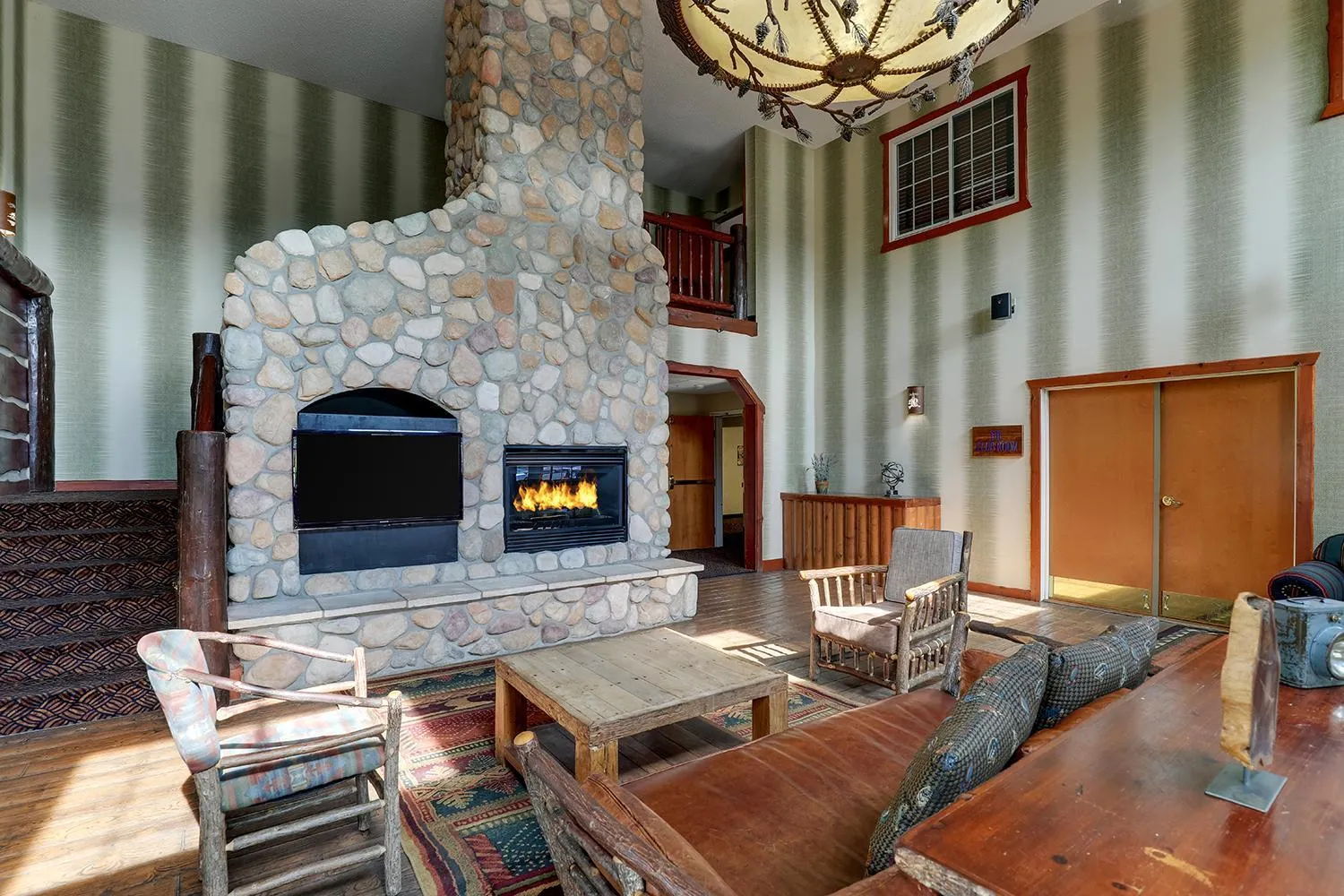 Seating area in Stoney Creek Hotel Peoria