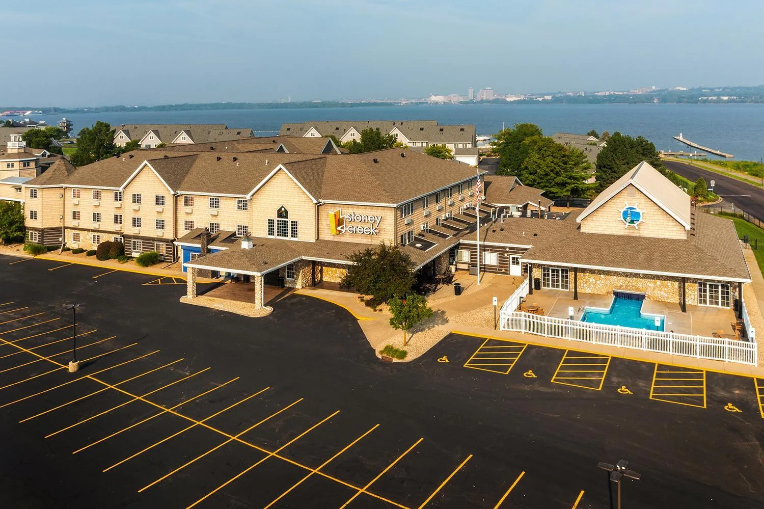 Property building in Stoney Creek Hotel Peoria