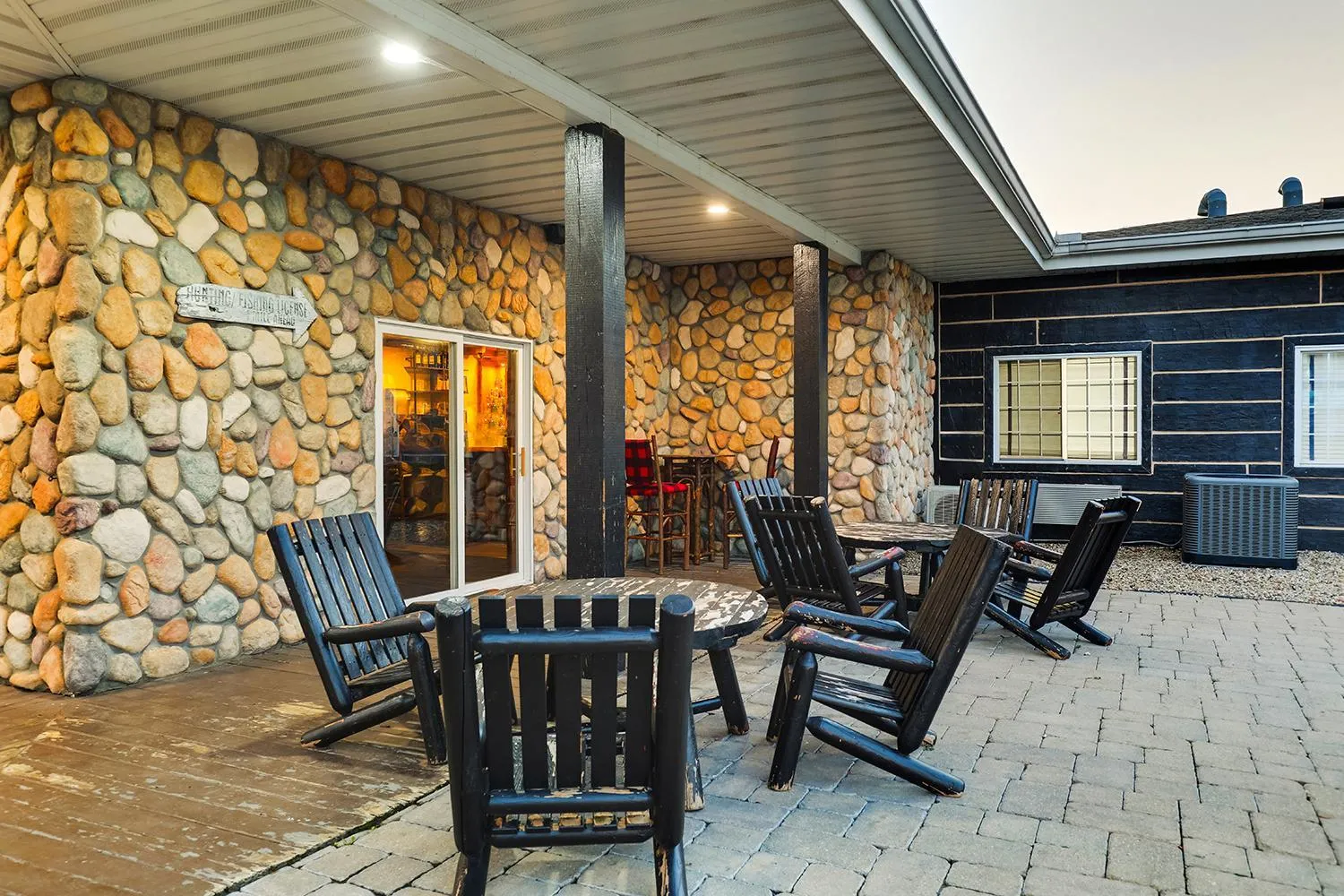 Patio in Stoney Creek Hotel Peoria