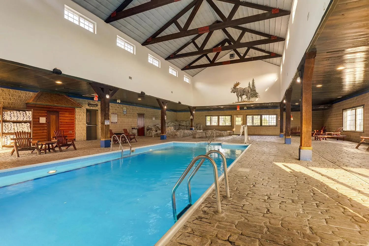 Swimming pool in Stoney Creek Hotel Peoria