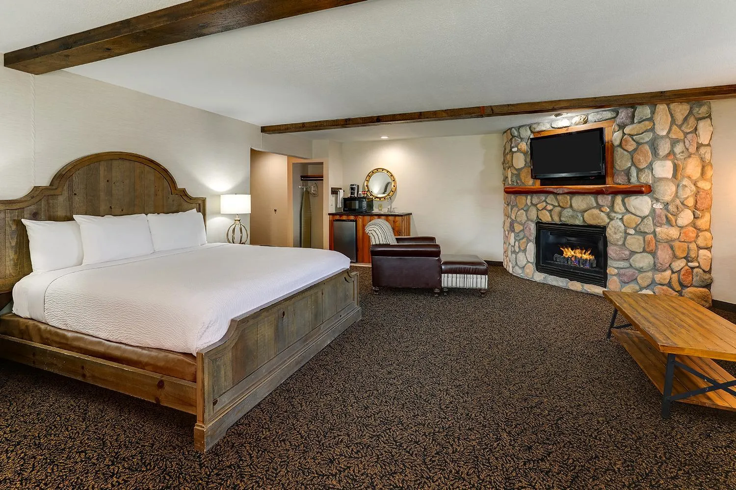 Bed in Stoney Creek Hotel Peoria