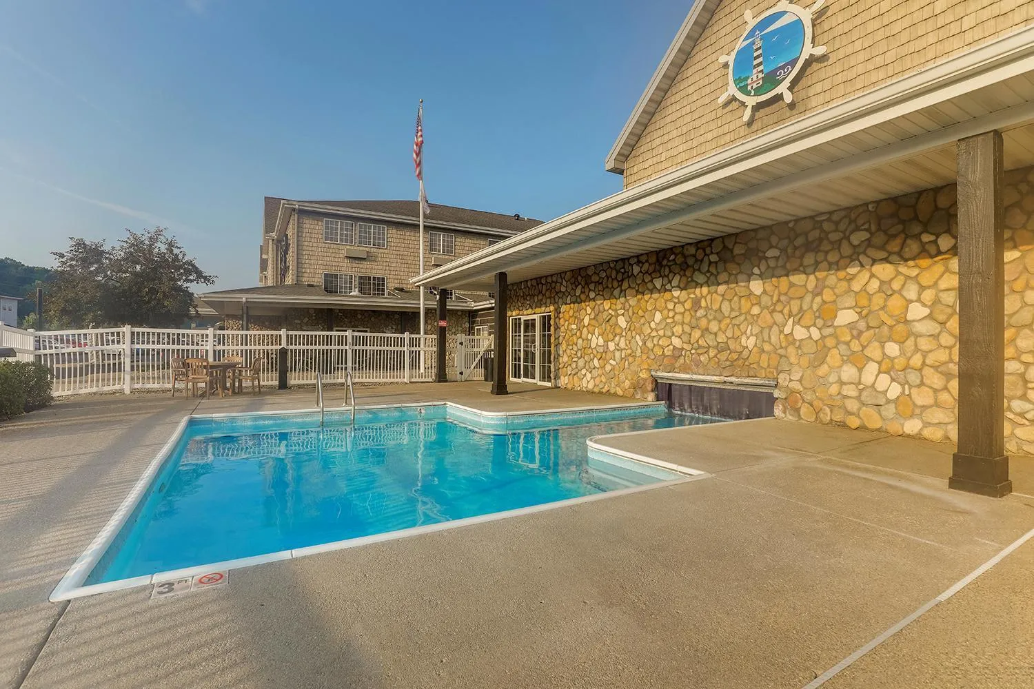 Swimming pool in Stoney Creek Hotel Peoria