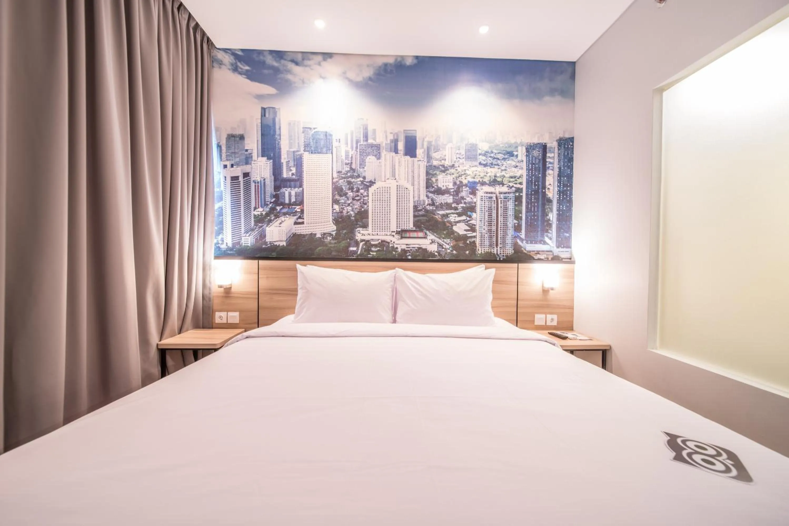 Bed in All Nite & Day Kebon Jeruk