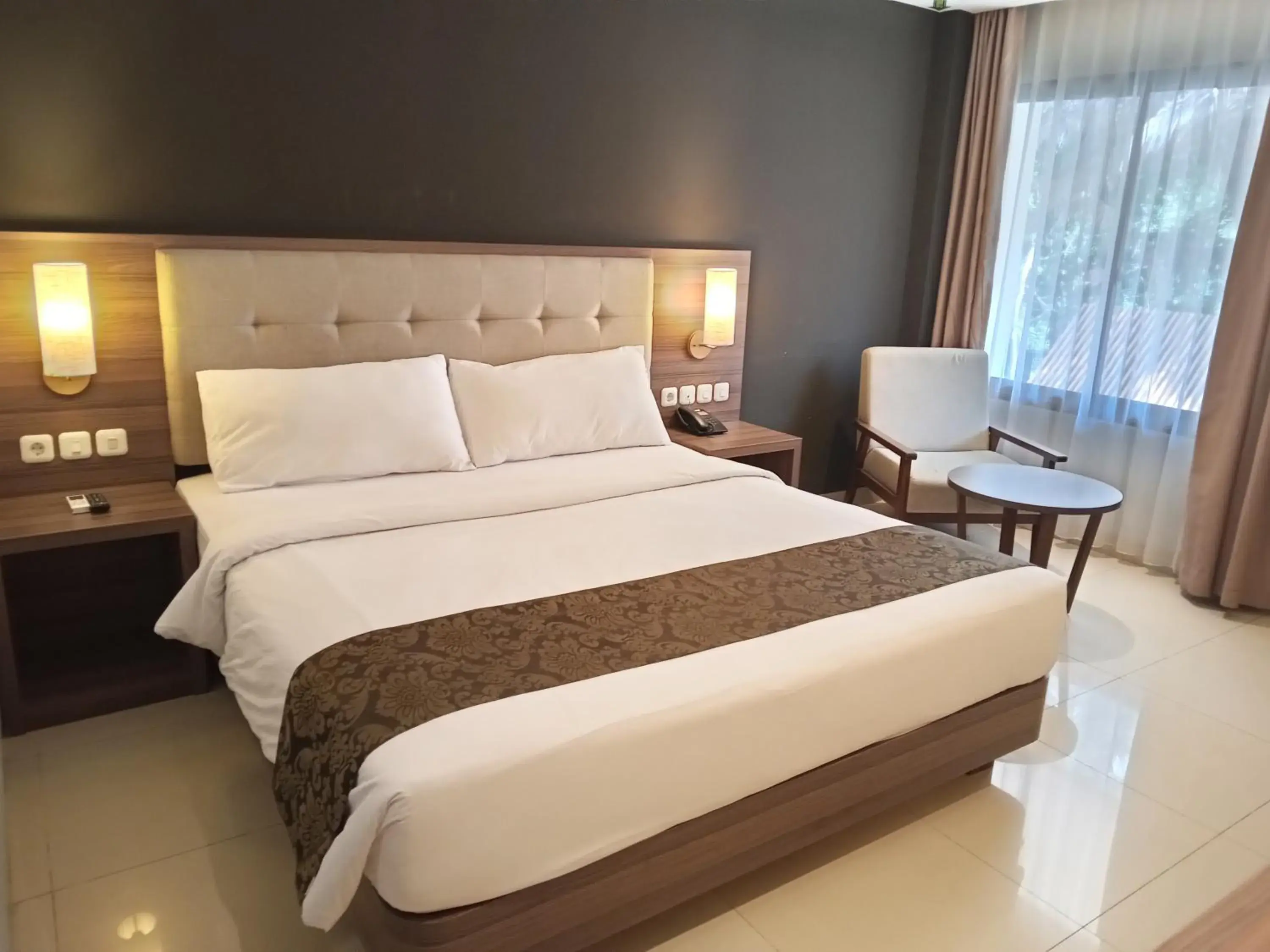 Deluxe Double Room in Jatiluhur Valley Resort Deluxe Double Room in Jatiluhur Valley Resort