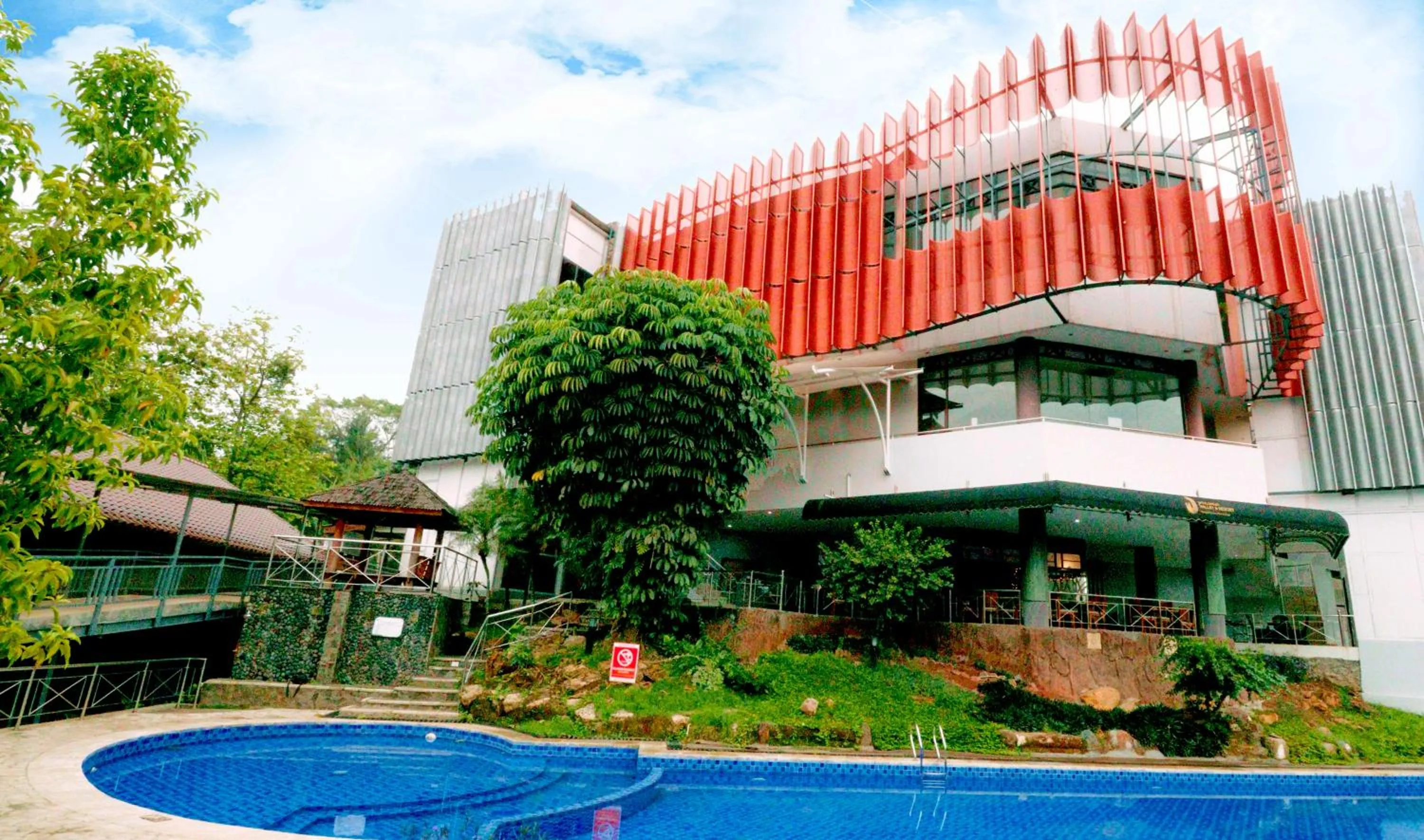 Swimming pool in Jatiluhur Valley Resort