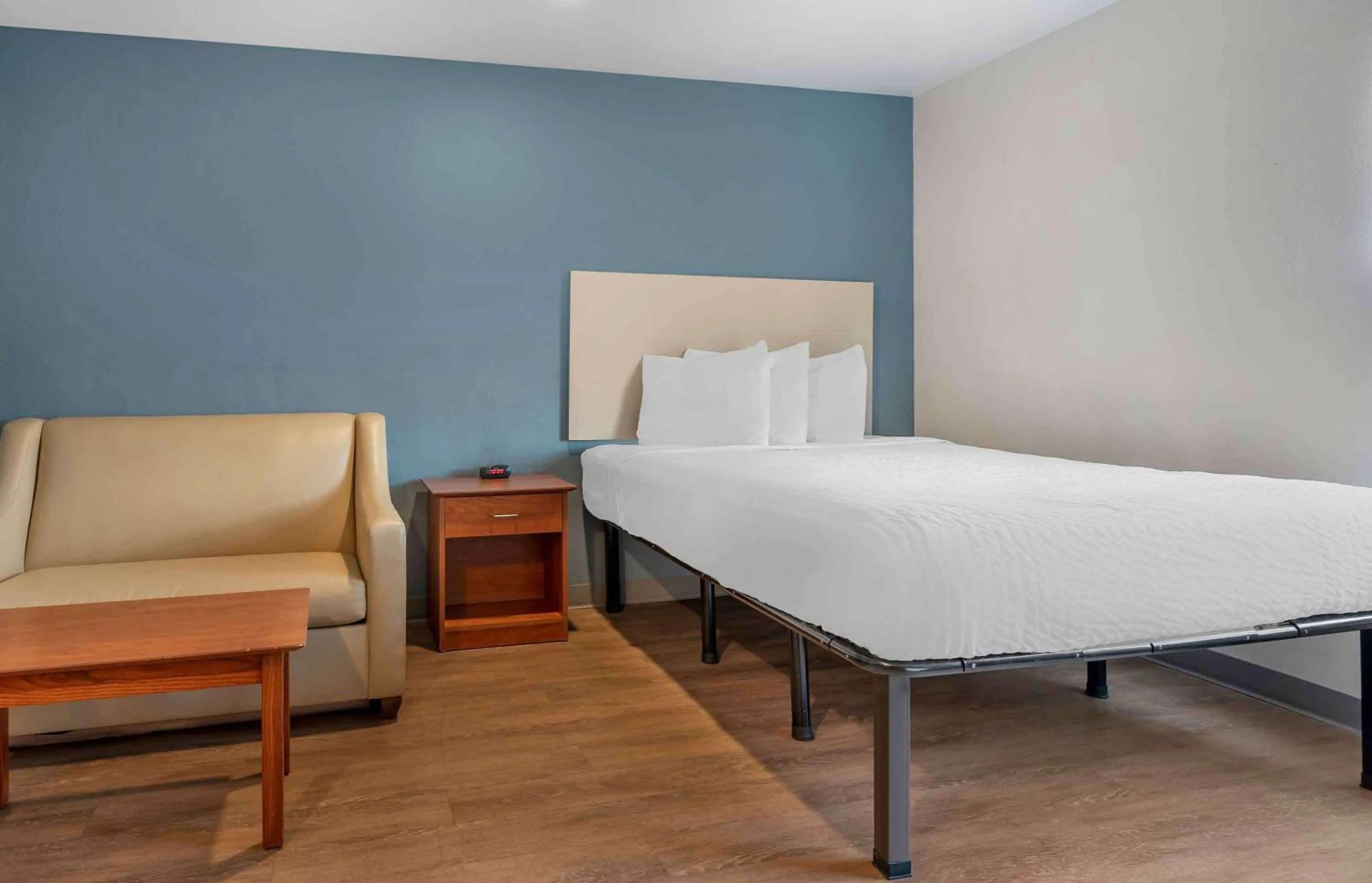 Bedroom in Extended Stay America Select Suites - Indianapolis - West