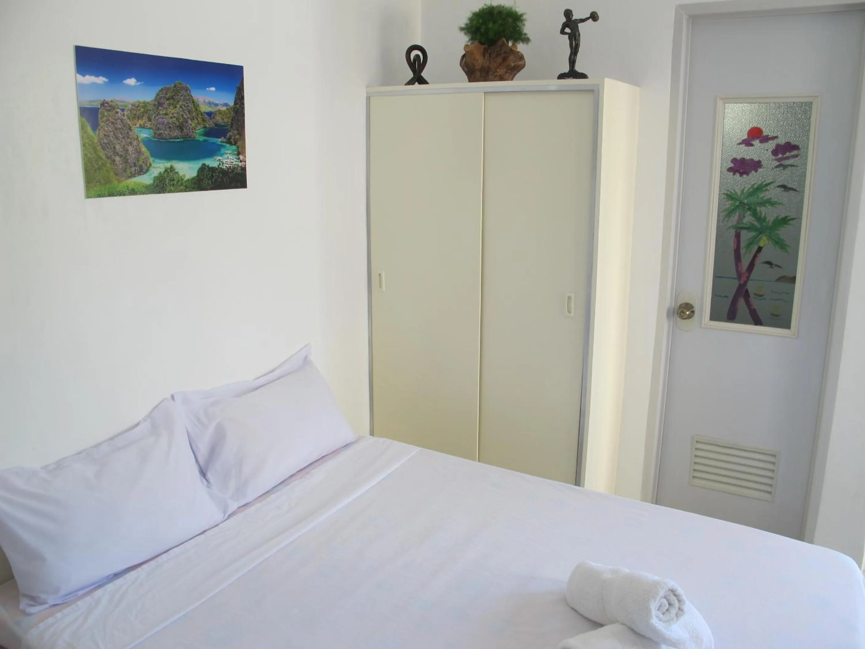 Bed in Cool Stay Inn