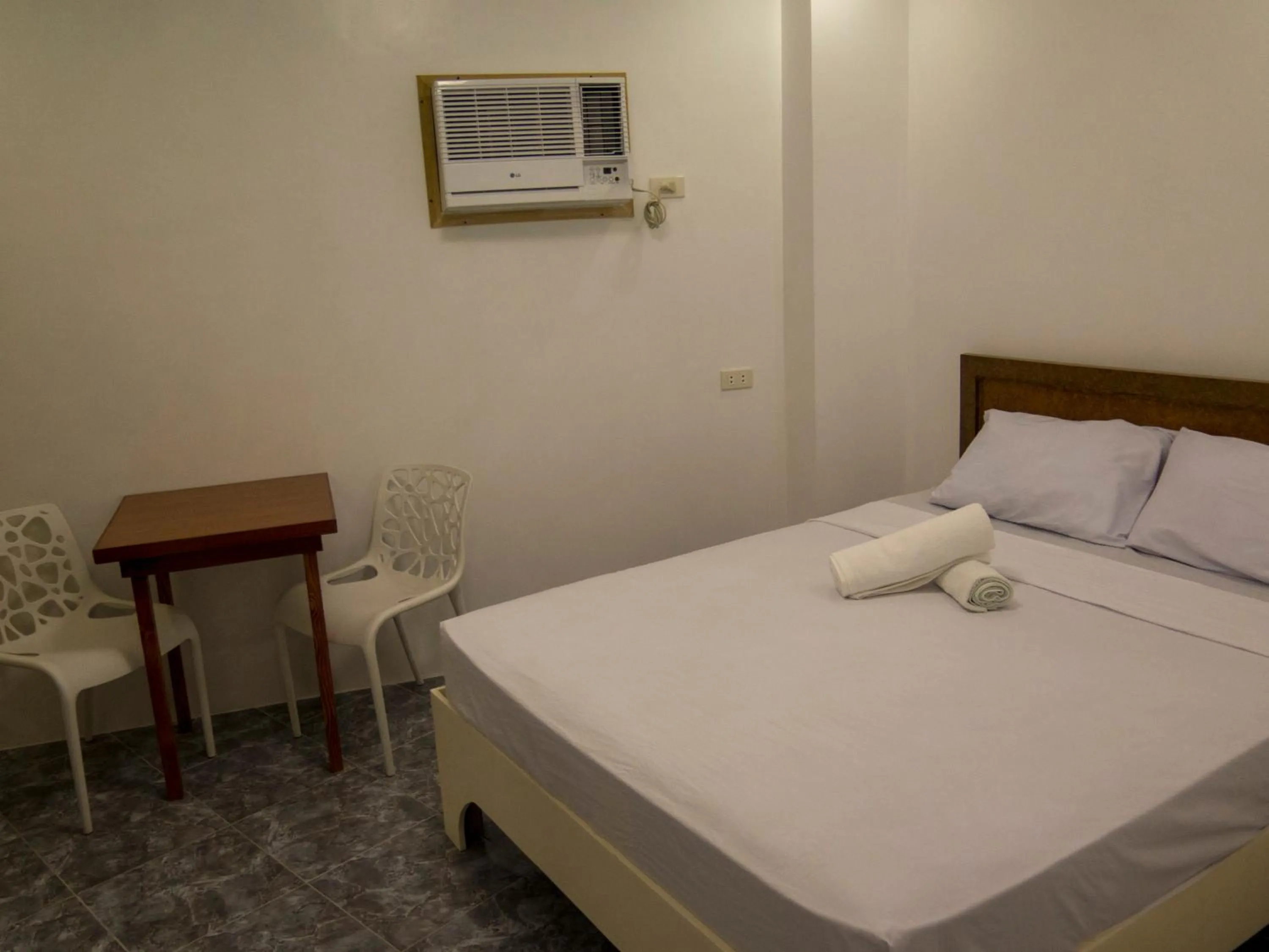 Bed in Cool Stay Inn