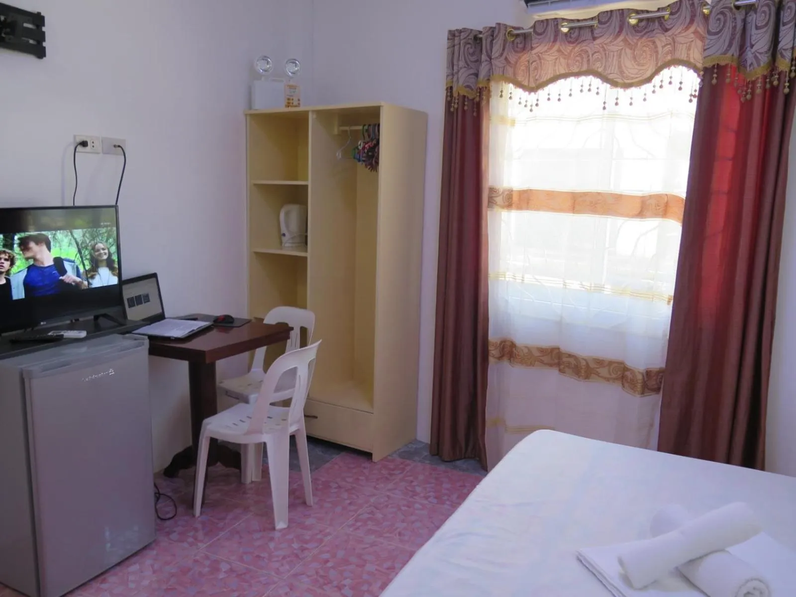 Bed in Cool Stay Inn