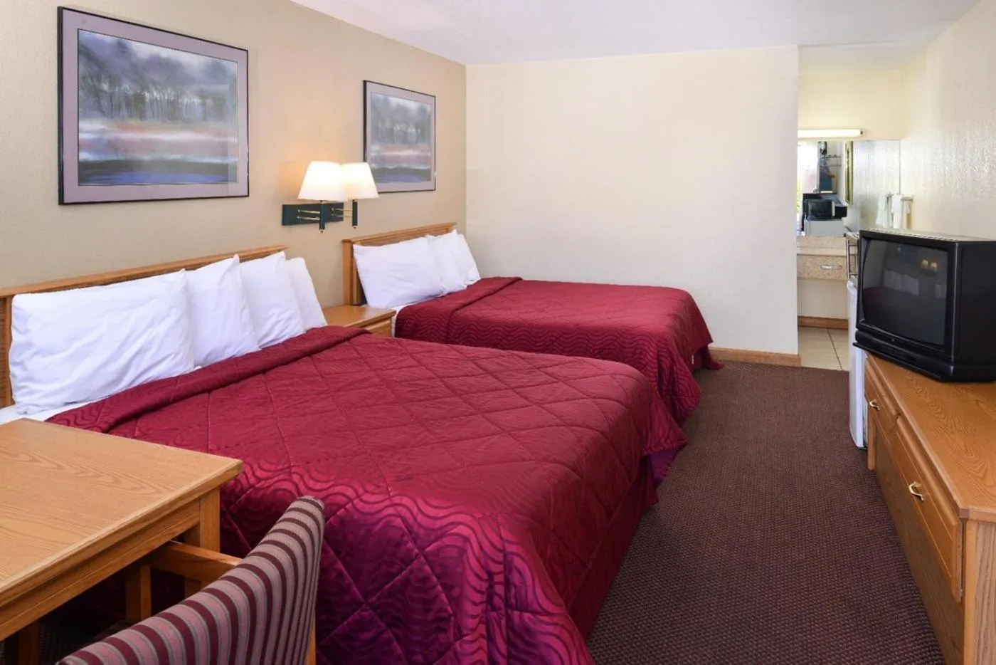 Bedroom, Bed in Executive Inn