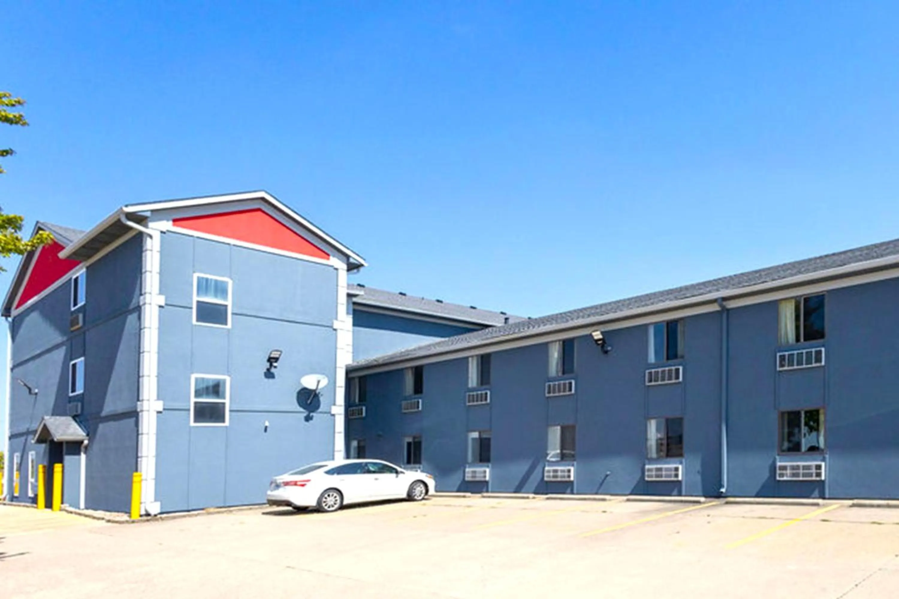 Parking in Burgundy Inn & Suites By OYO El Paso