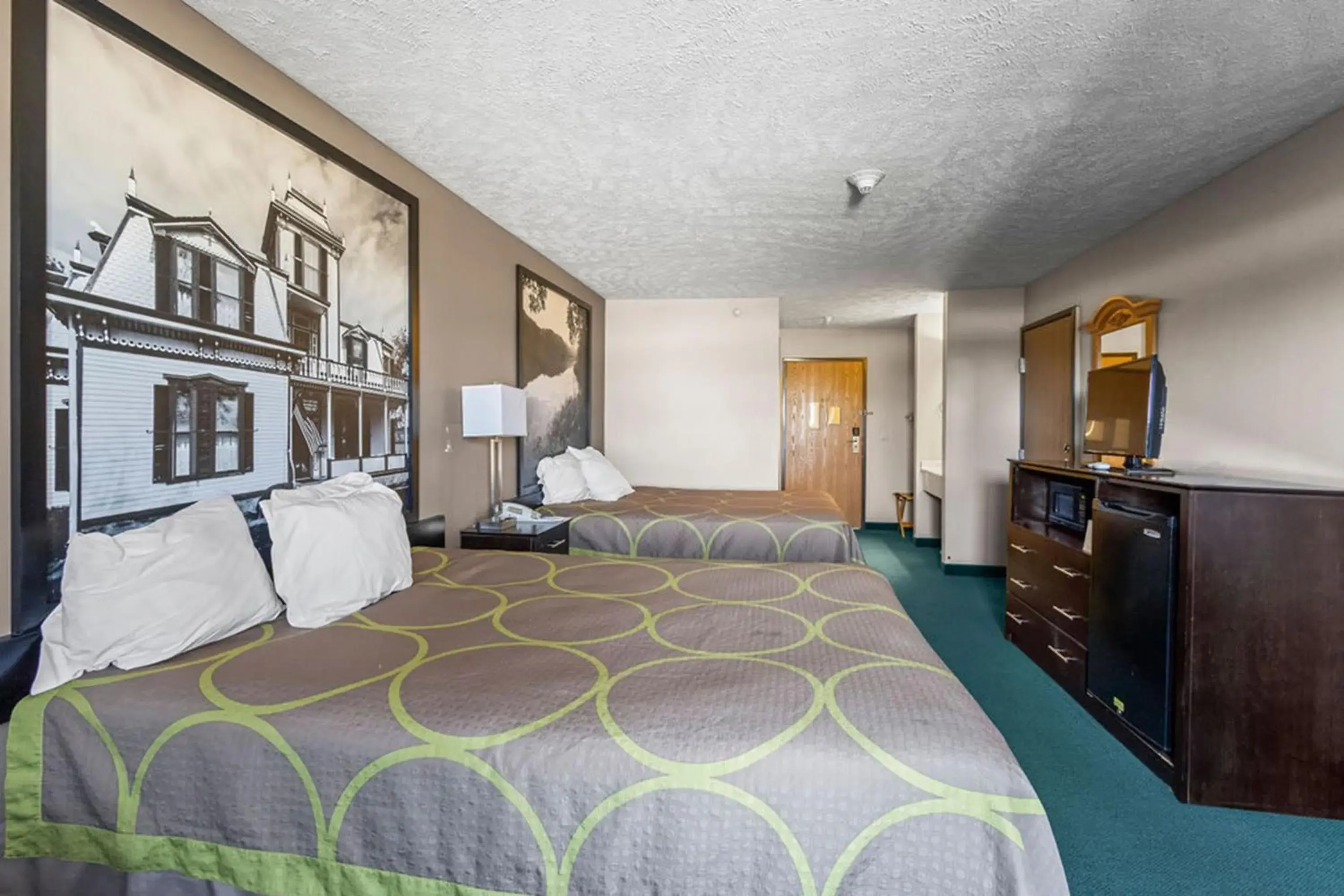 2 Queen Beds Non-Smoking in Burgundy Inn & Suites By OYO El Paso 2 Queen Beds Non-Smoking in Burgundy Inn & Suites By OYO El Paso