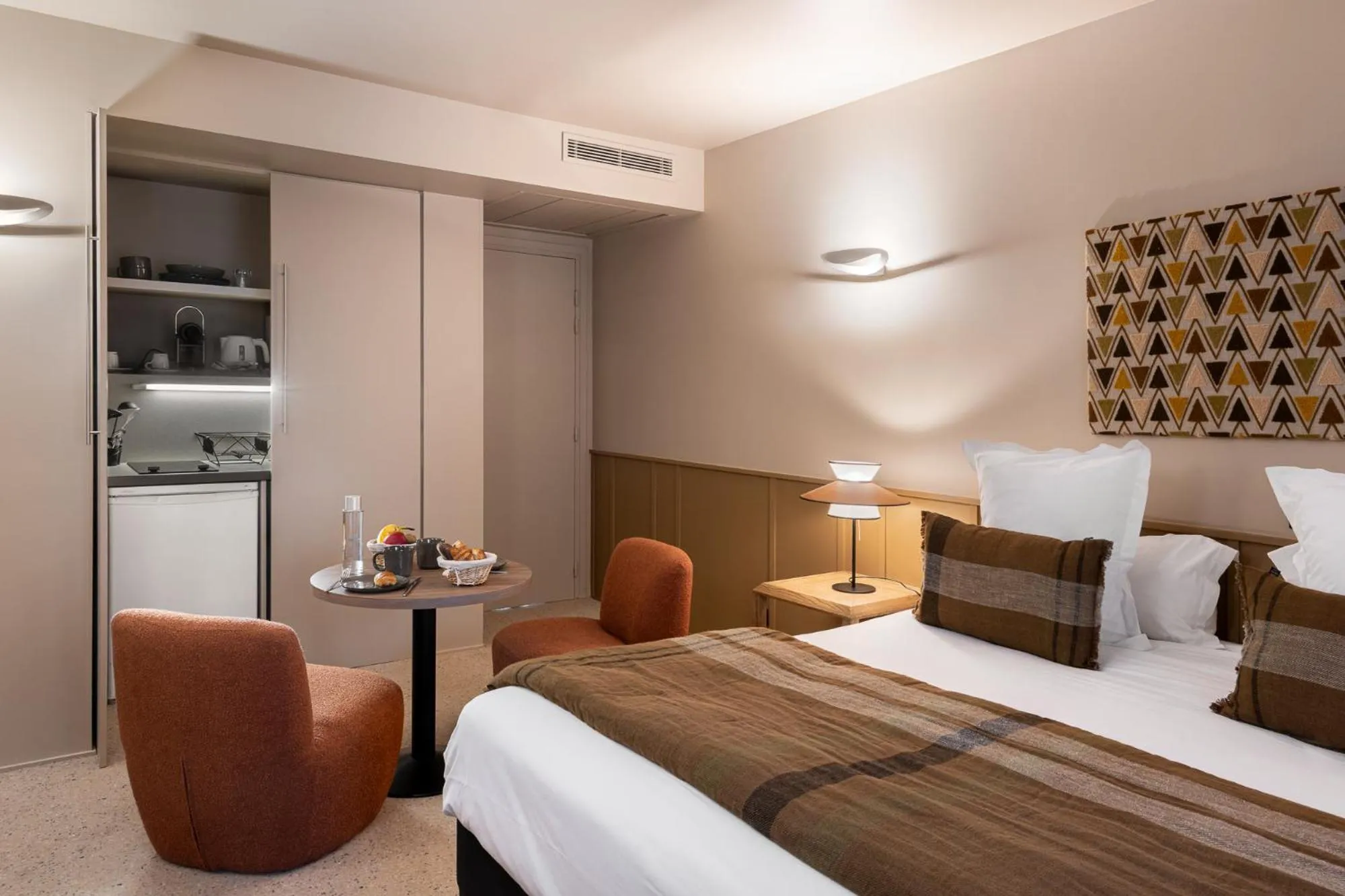 Bed in Hôtel L'Adresse - Entièrement rénové