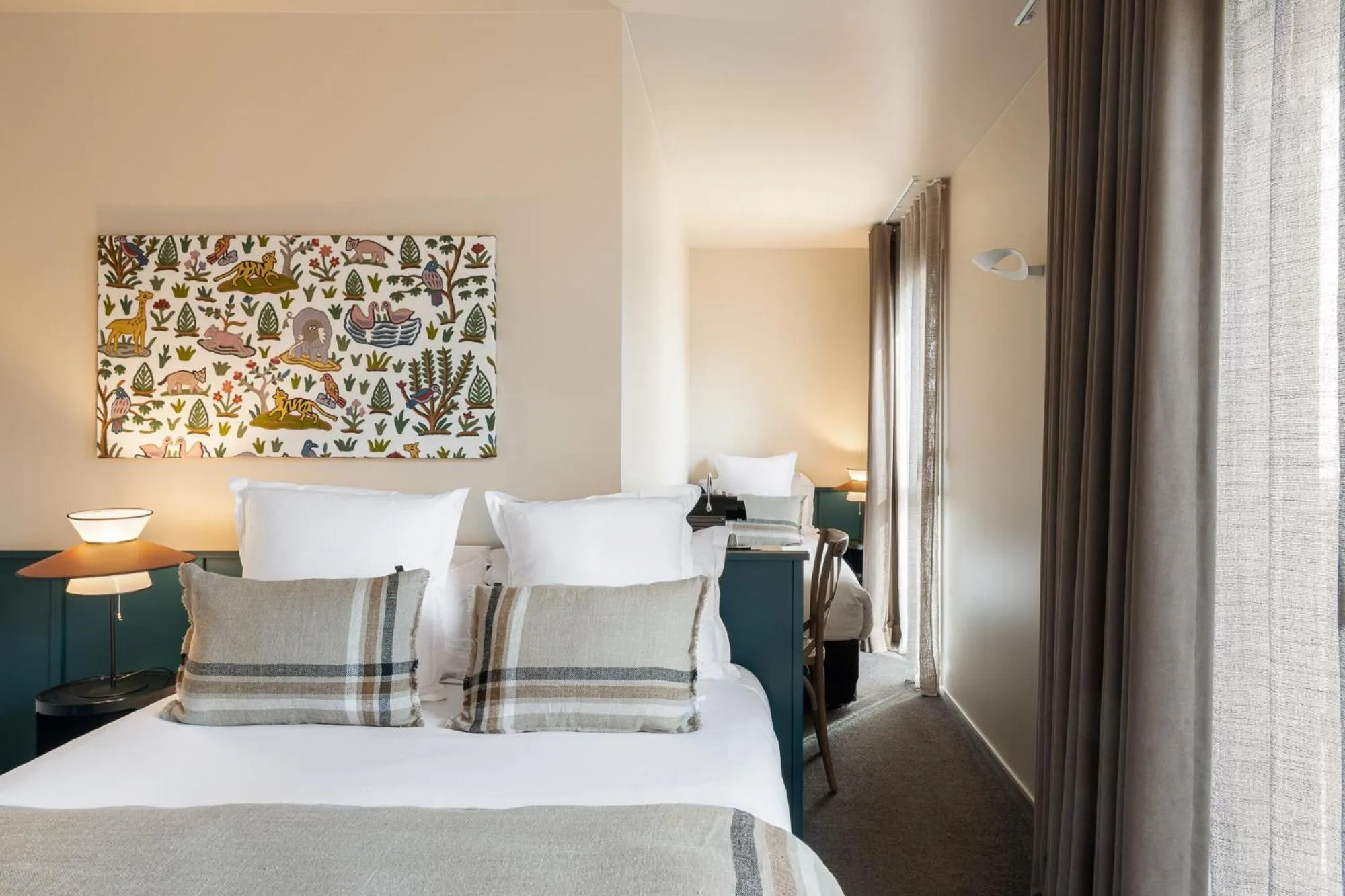 Bed in Hôtel L'Adresse - Entièrement rénové