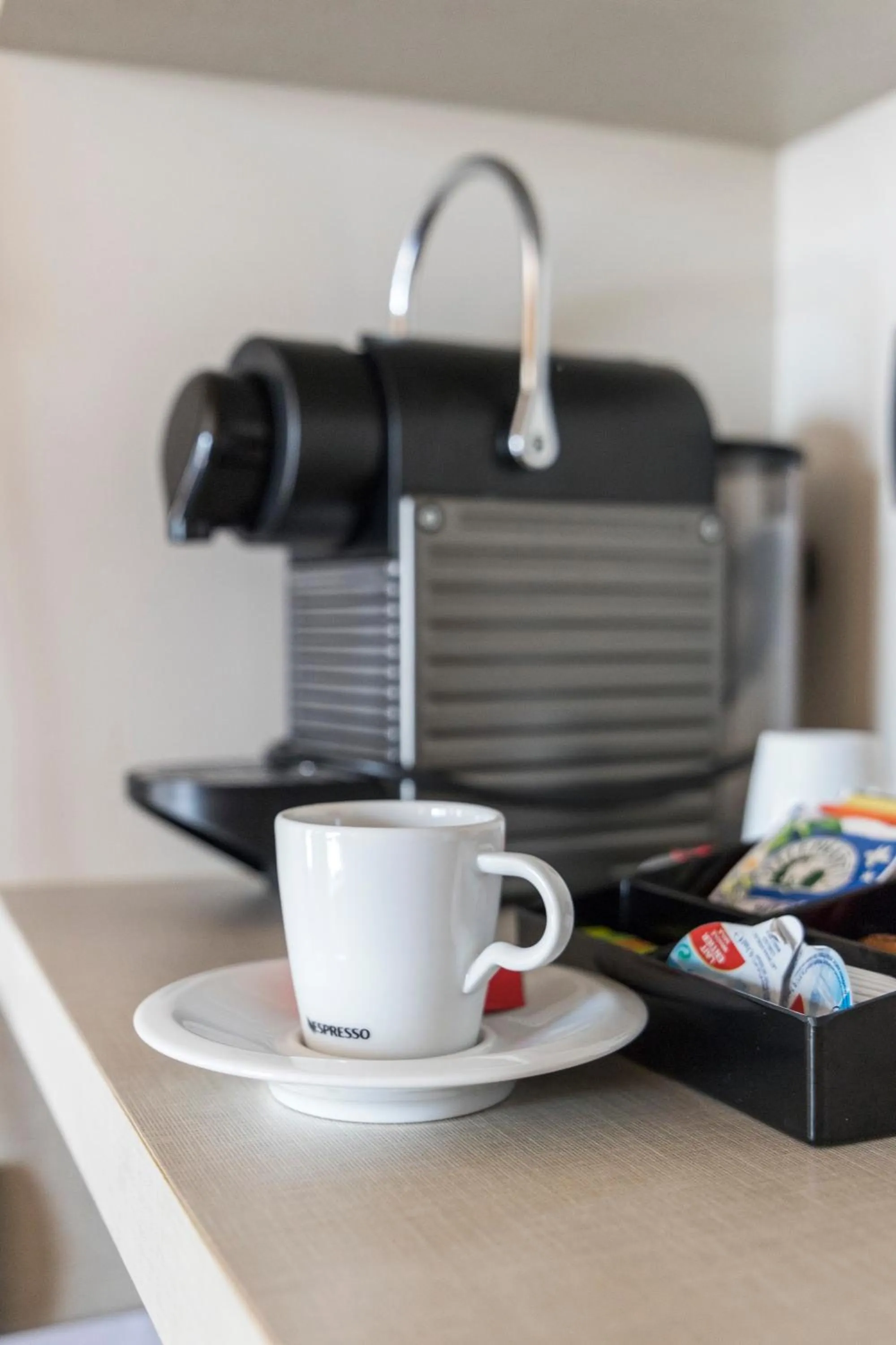 Coffee/tea facilities in Hôtel L'Adresse - Entièrement rénové