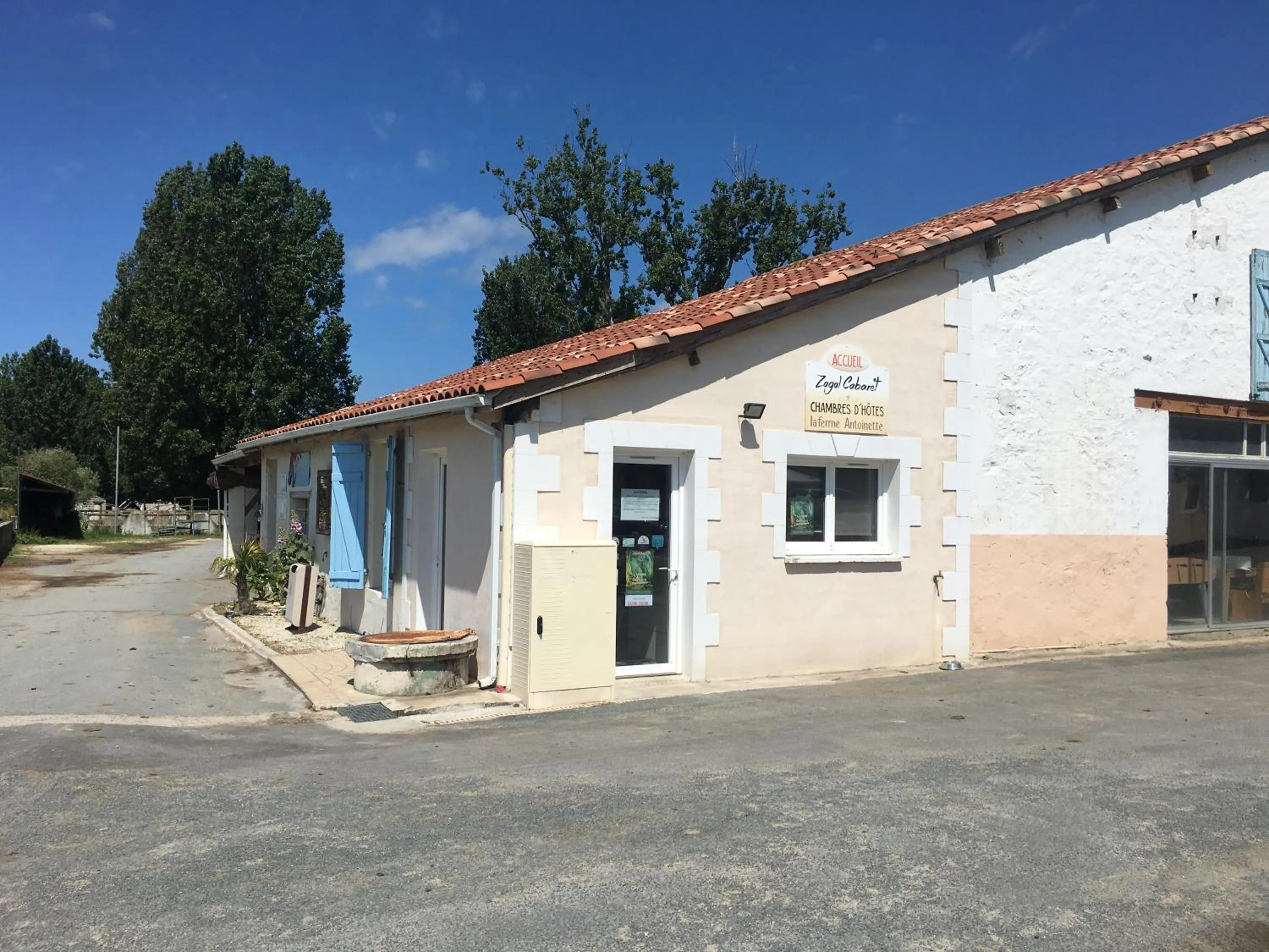 Facade/entrance in La Ferme Antoinette