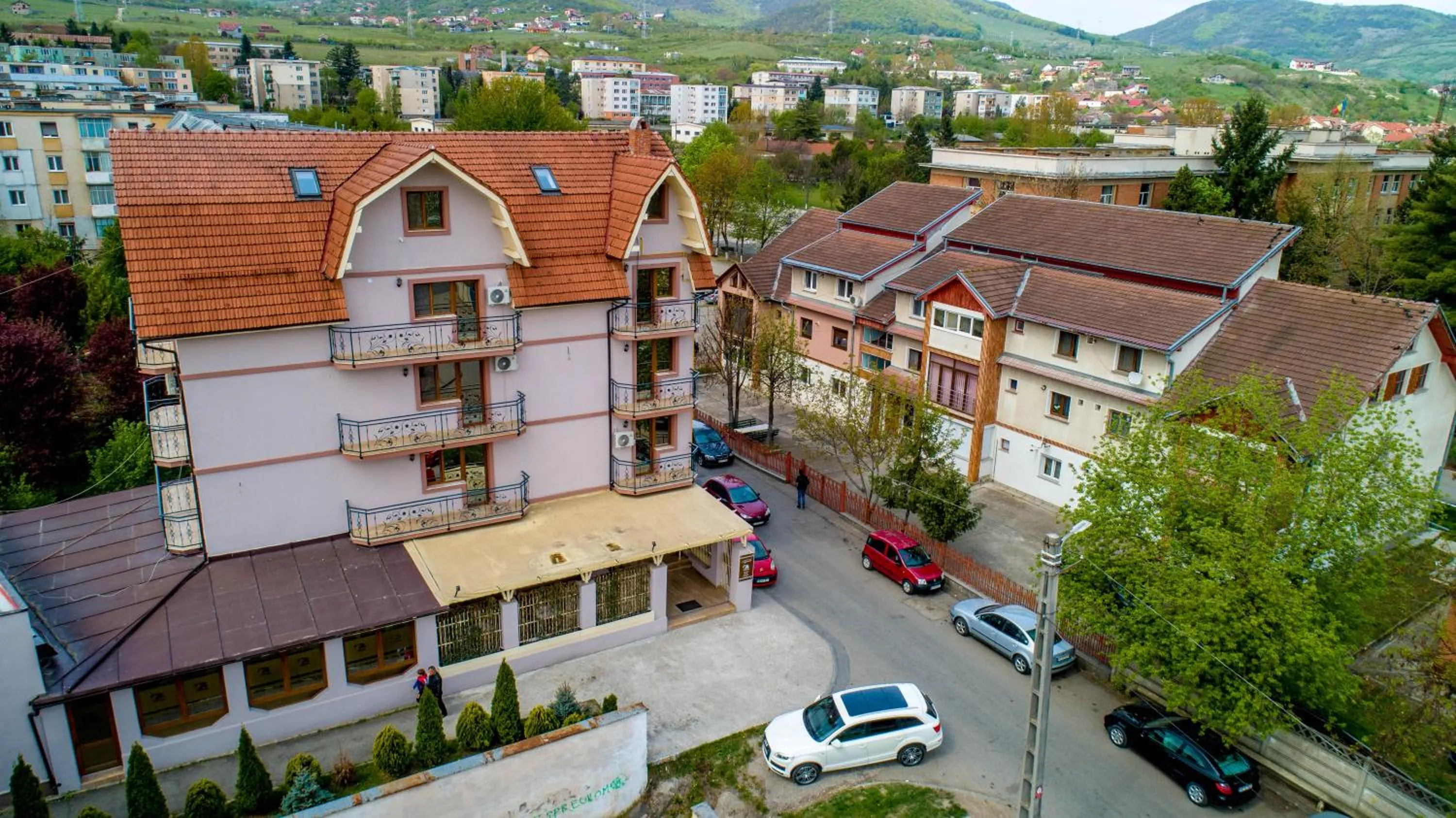 Property building in Villa Etiquette