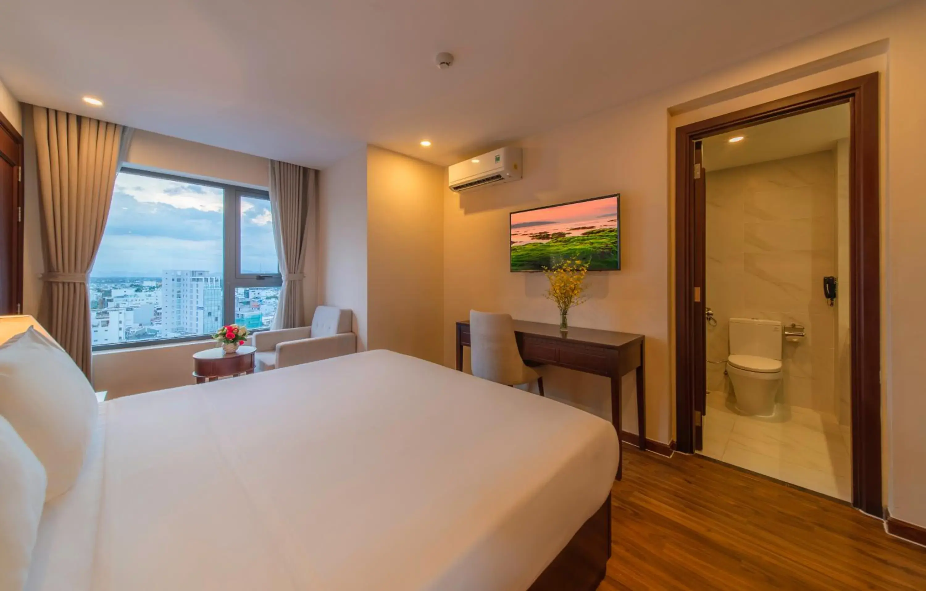 Deluxe Double City View with Bathtub in Florida Hotel Deluxe Double City View with Bathtub in Florida Hotel