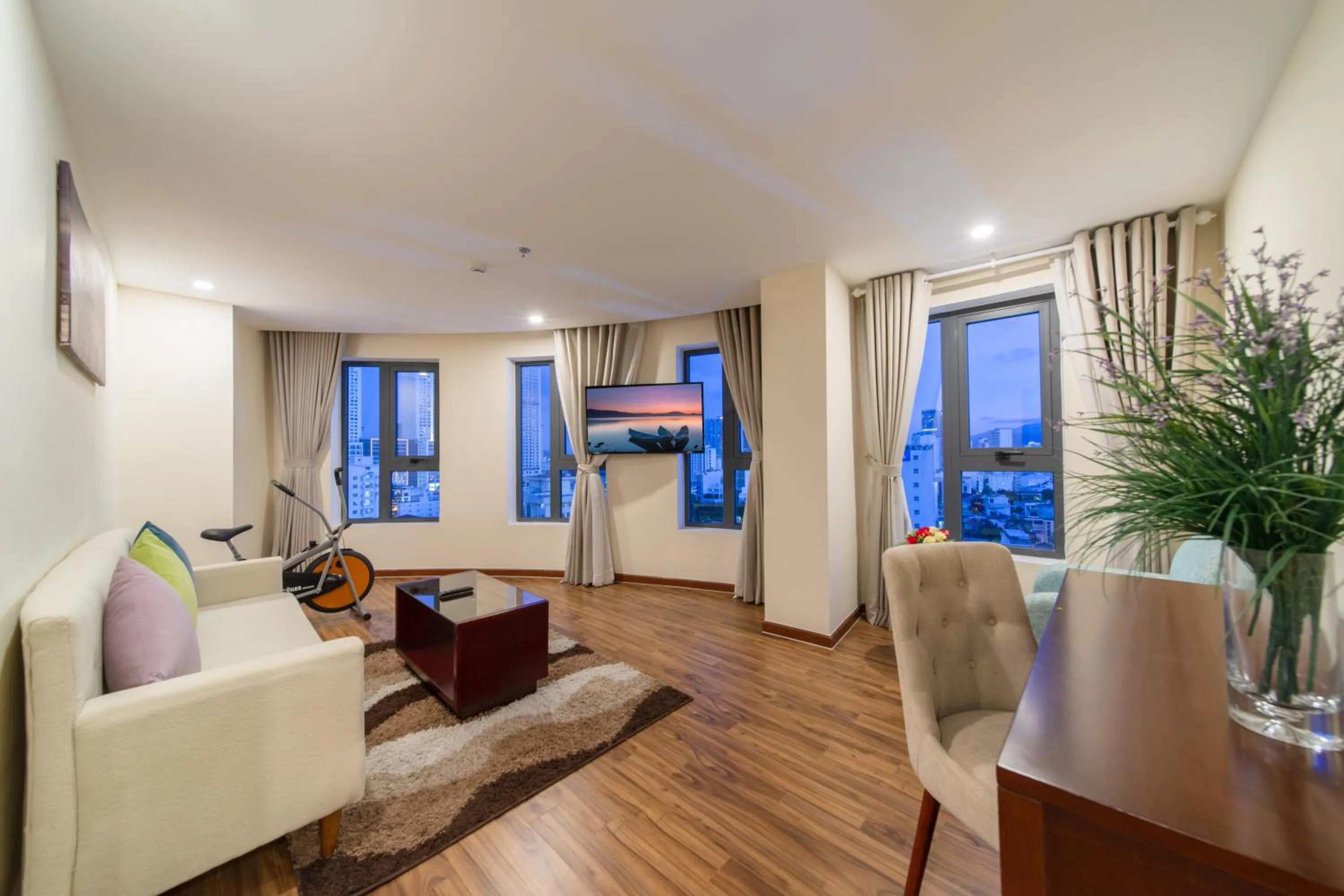 Communal lounge/ TV room in Florida Hotel