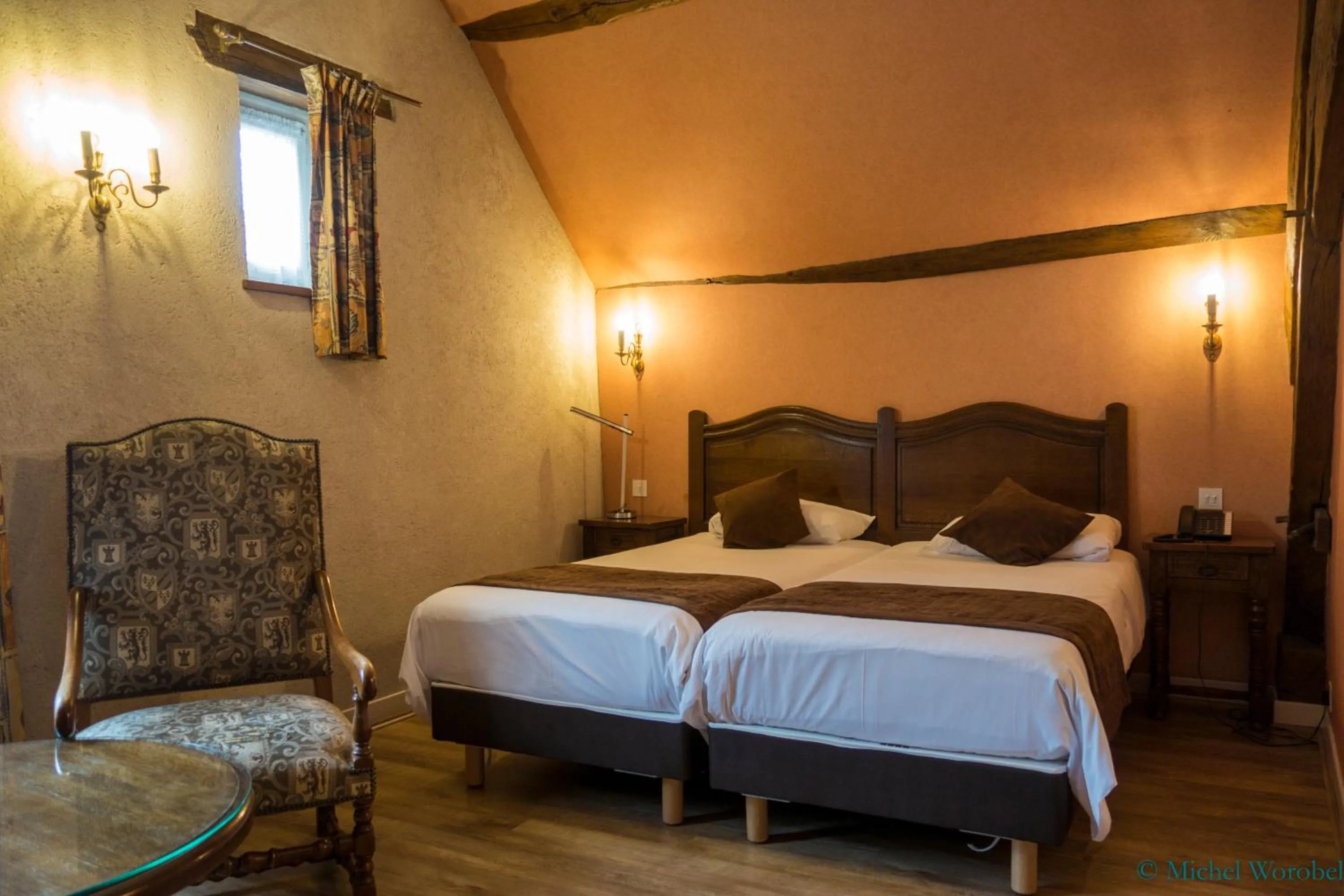 Photo of the whole room, Bed in LOGIS HOTEL - Le Relais Saint Vincent