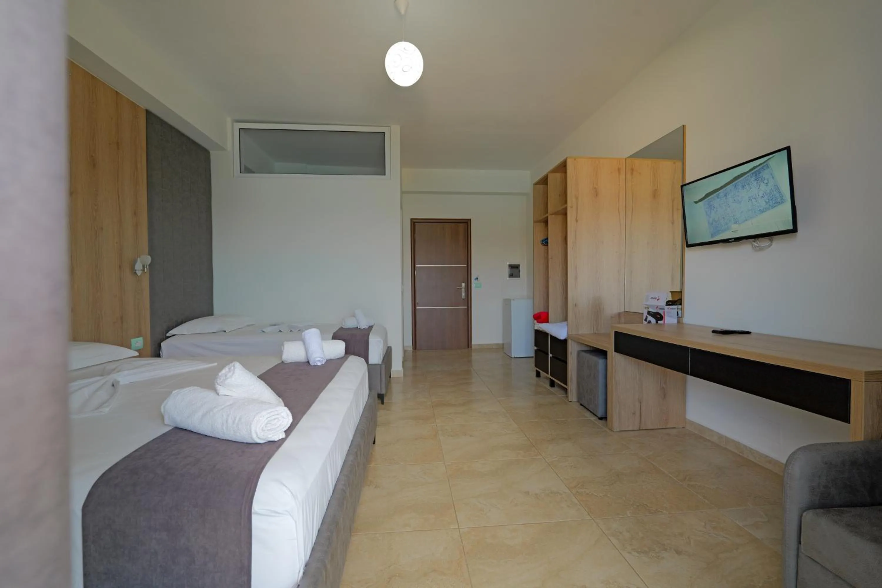 TV and multimedia, Bed in Hotel Esmerald Ksamil