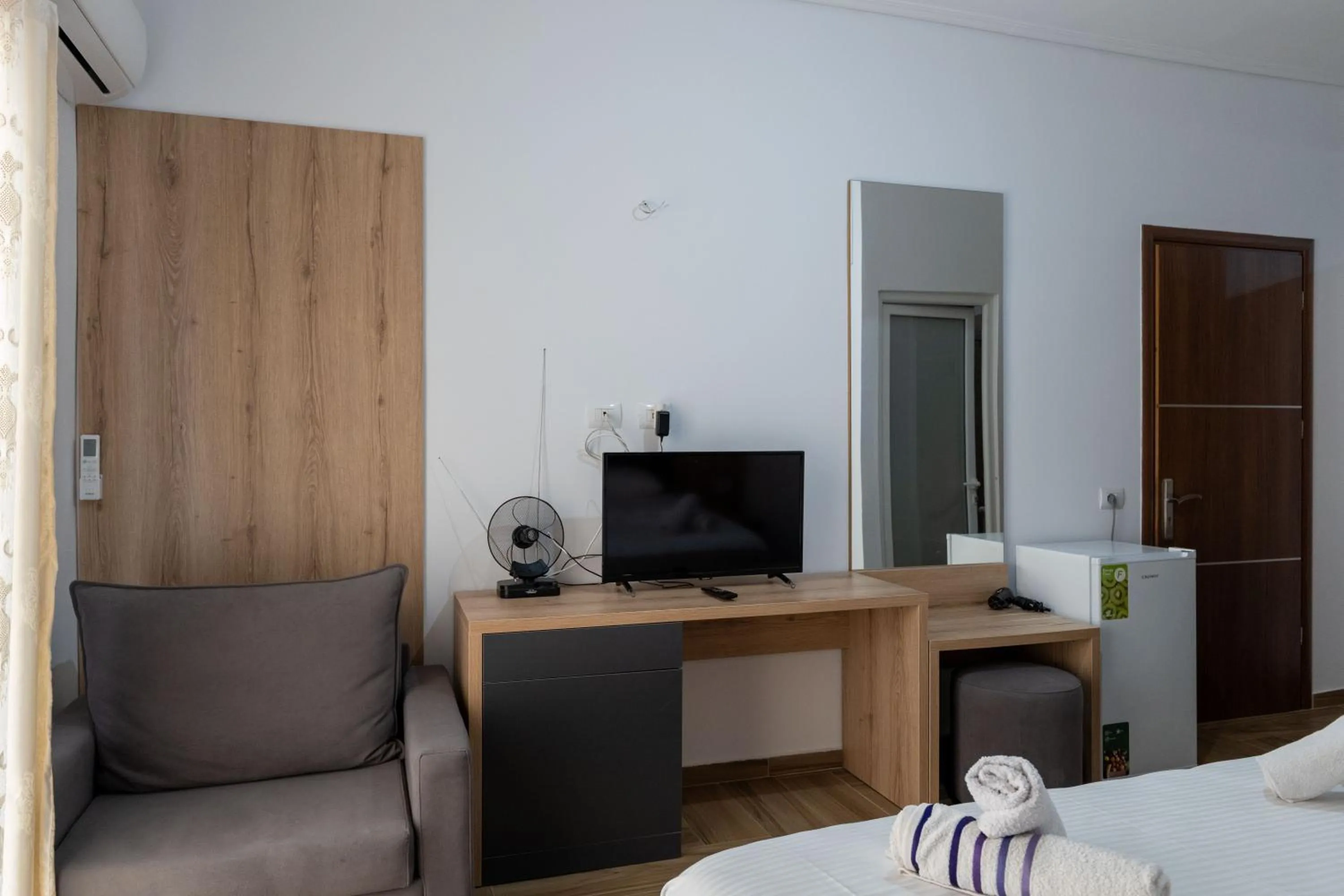 Photo of the whole room, Bed in Hotel Esmerald Ksamil