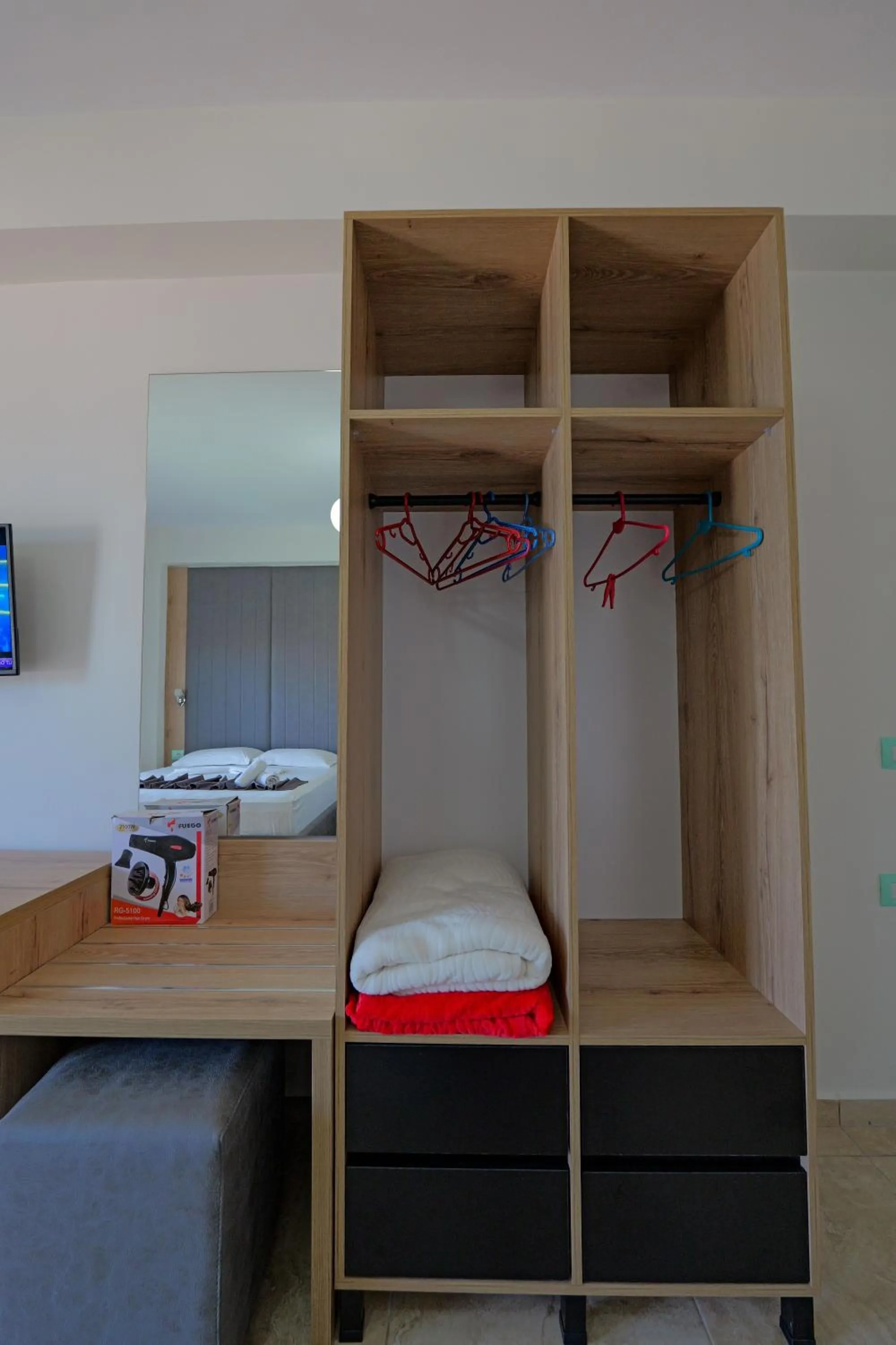 wardrobe, Bed in Hotel Esmerald Ksamil