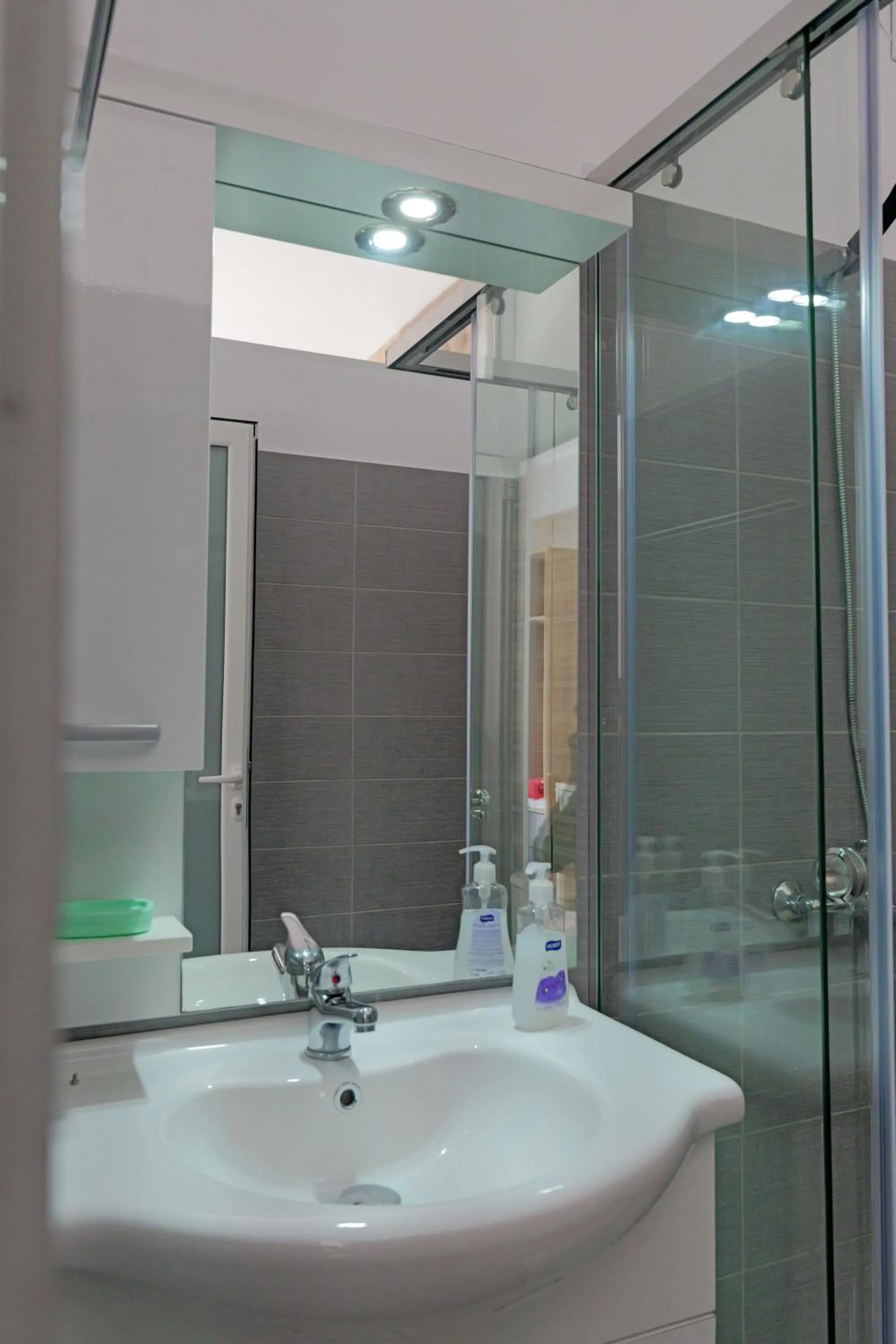 Bathroom in Hotel Esmerald Ksamil