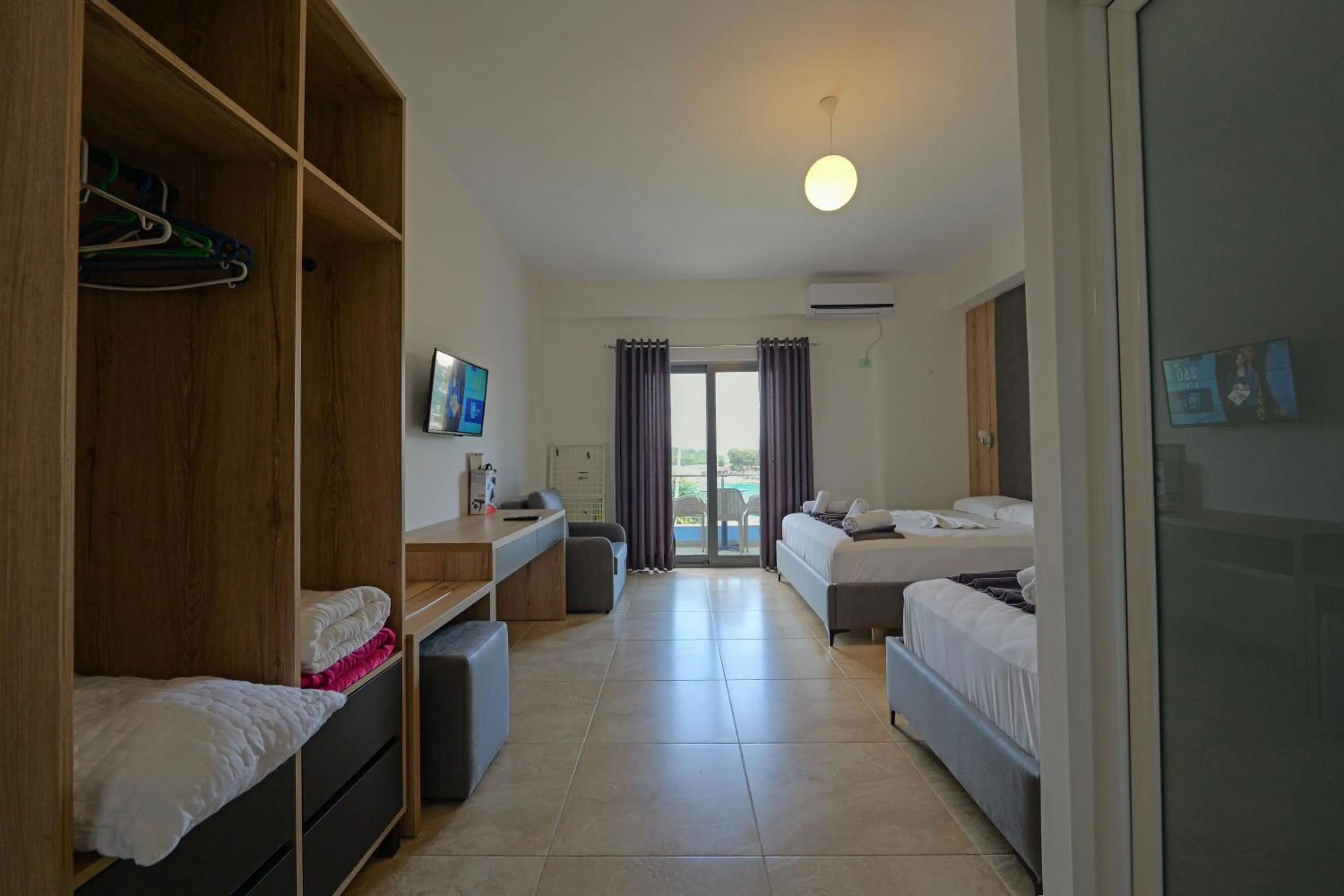 Bedroom, Bed in Hotel Esmerald Ksamil