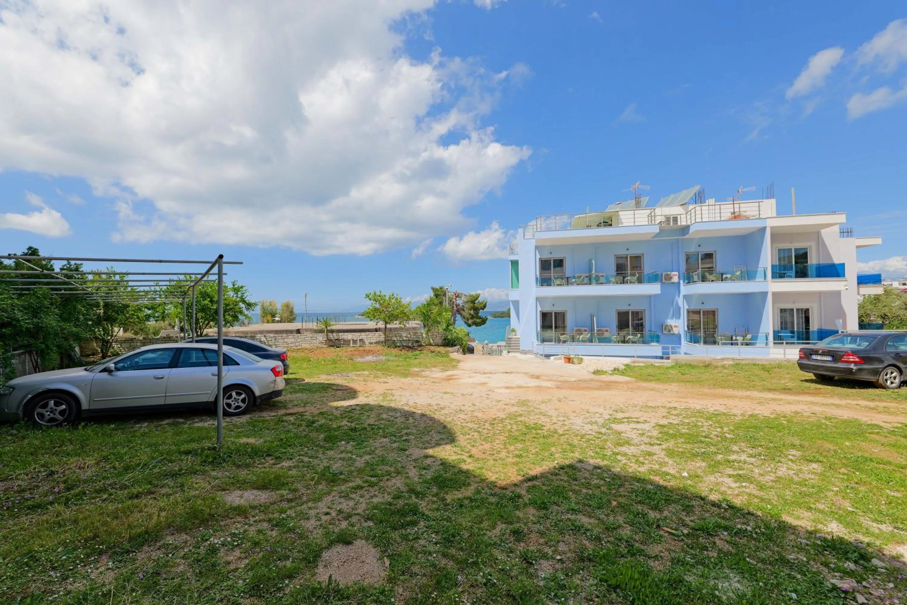 Parking in Hotel Esmerald Ksamil