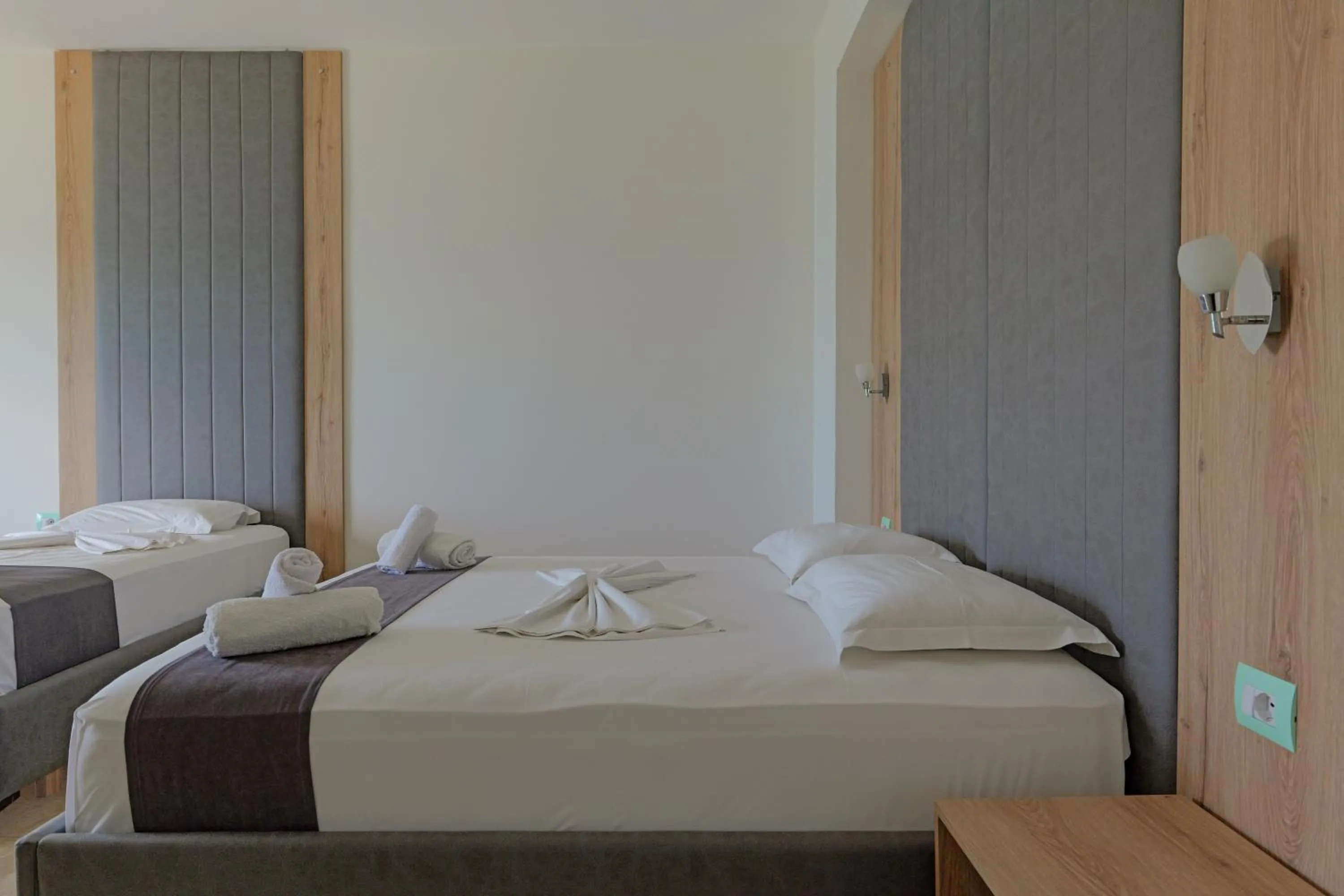 Photo of the whole room, Bed in Hotel Esmerald Ksamil