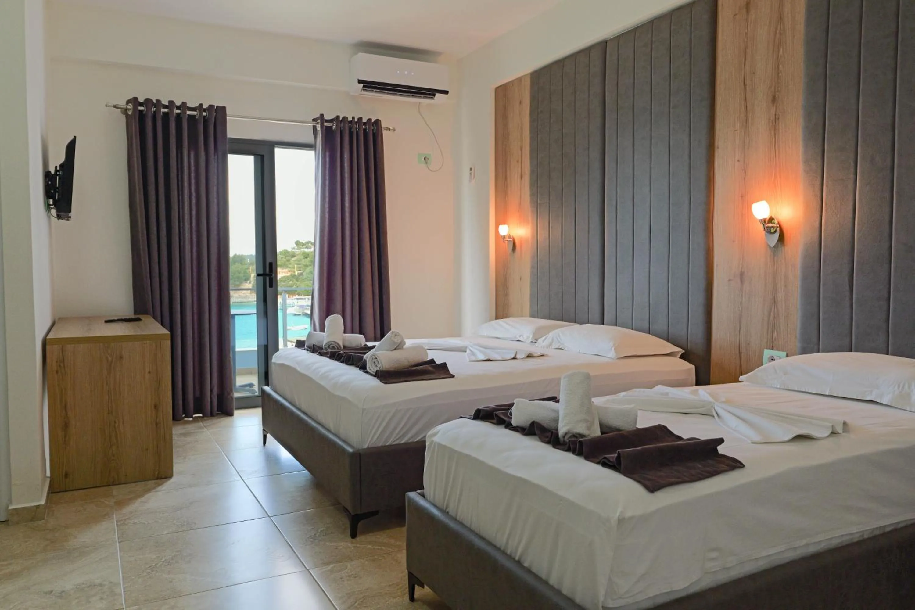 Bedroom, Bed in Hotel Esmerald Ksamil