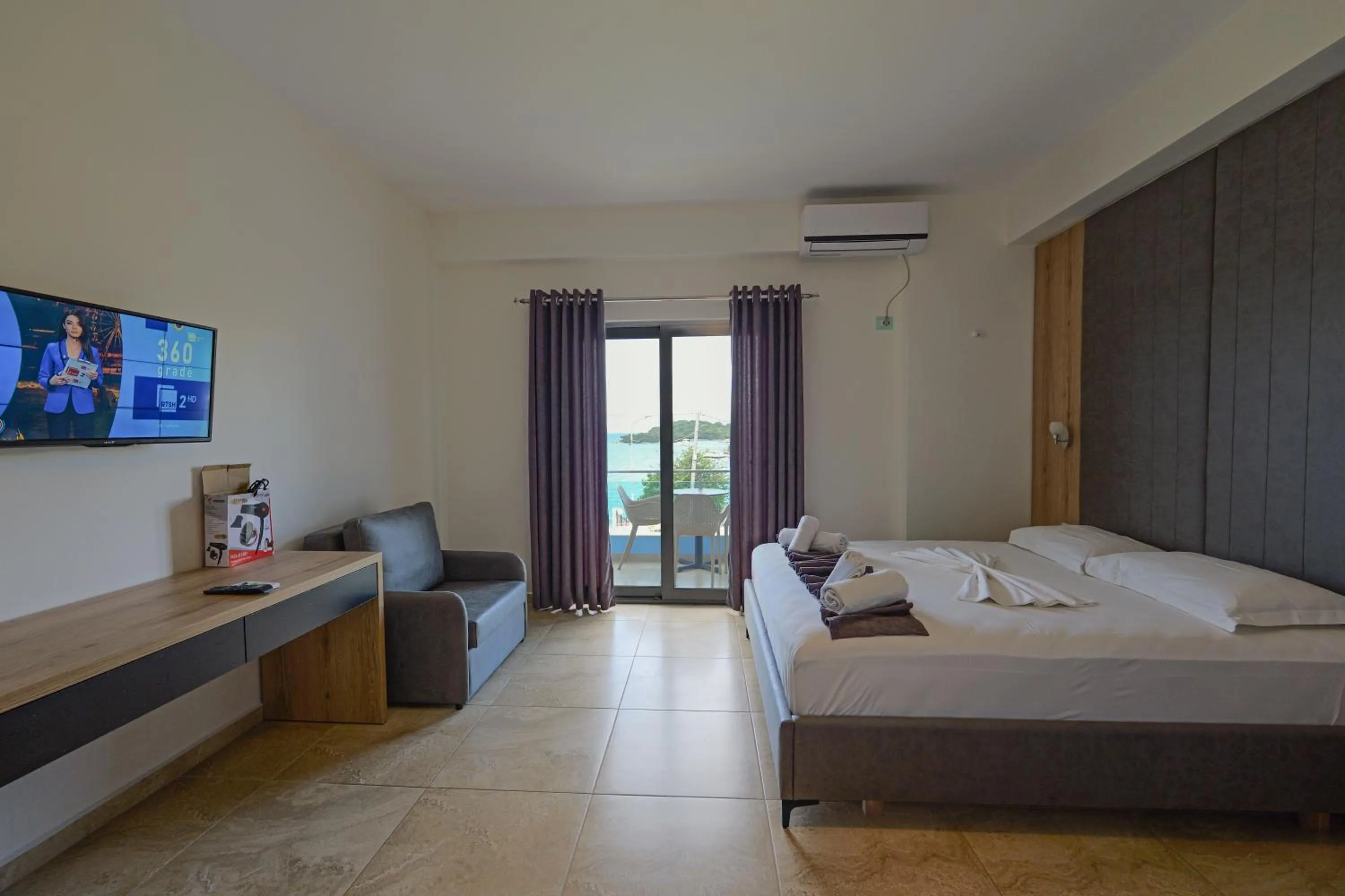 Photo of the whole room, Bed in Hotel Esmerald Ksamil