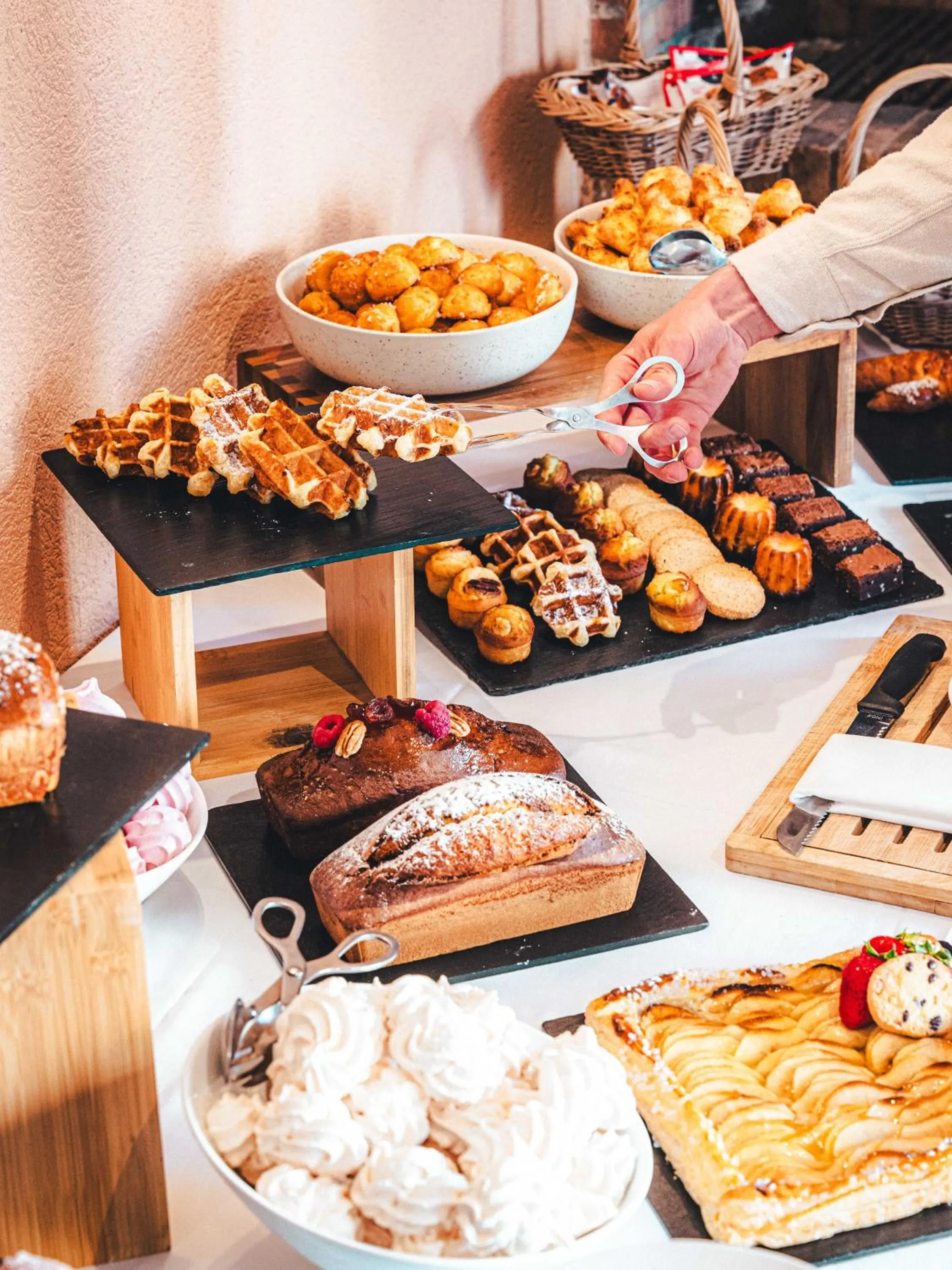 Buffet breakfast in Hôtel La Mandarine