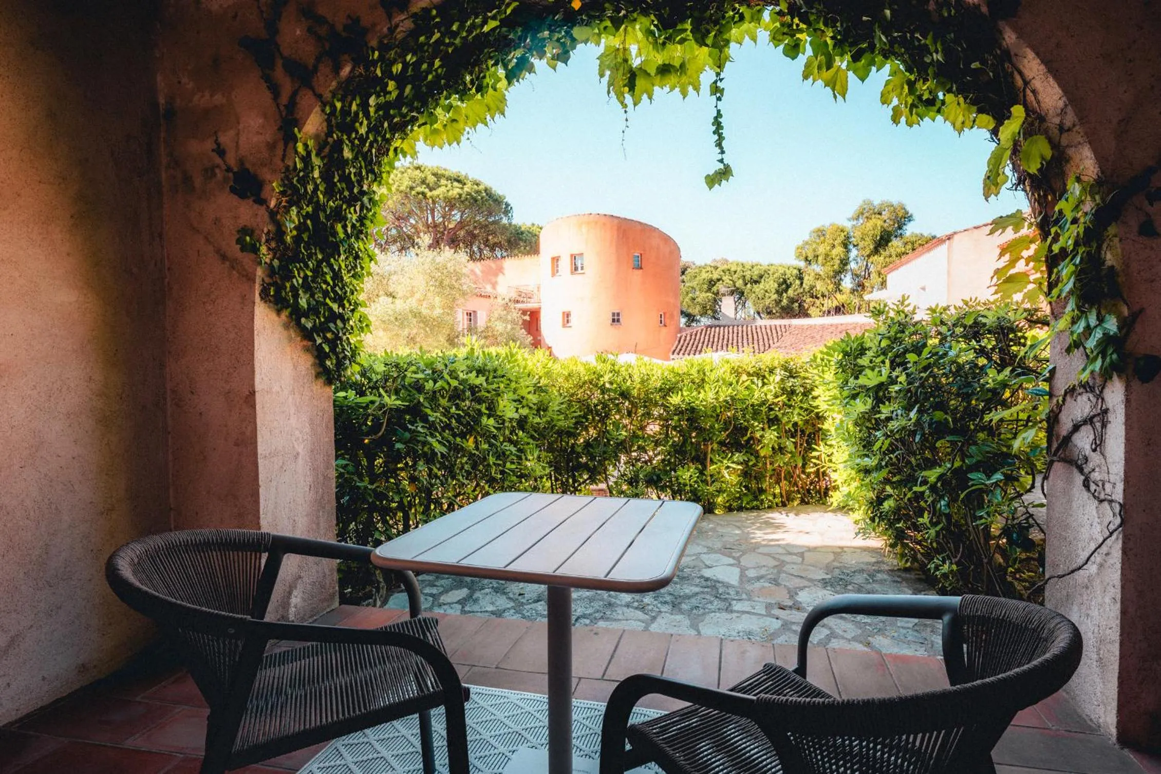 Patio in Hôtel La Mandarine