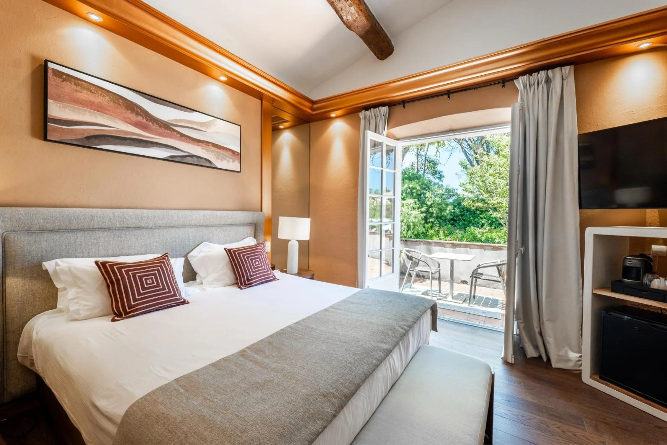 Bedroom, Bed in Hôtel La Mandarine