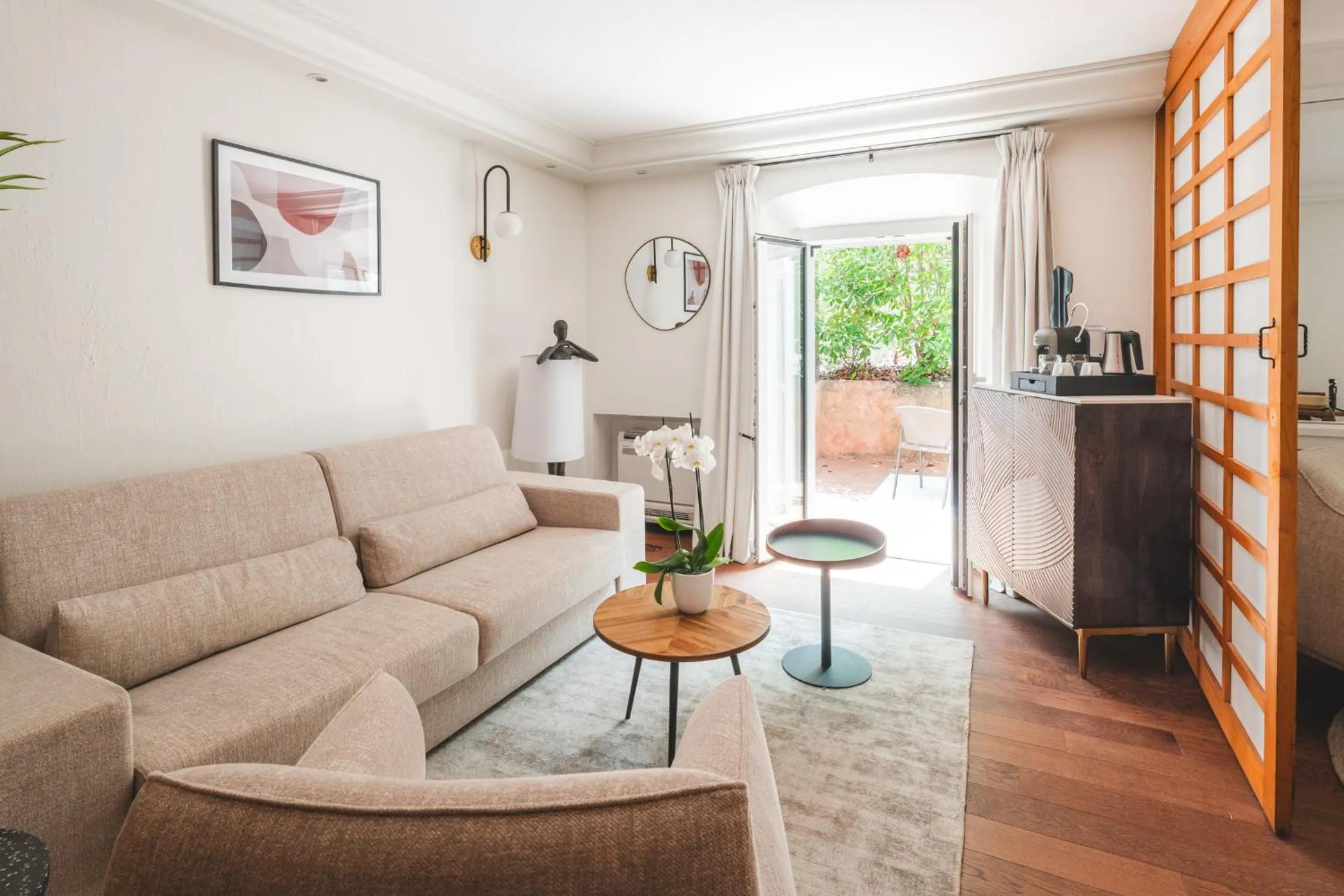 Bedroom in Hôtel La Mandarine