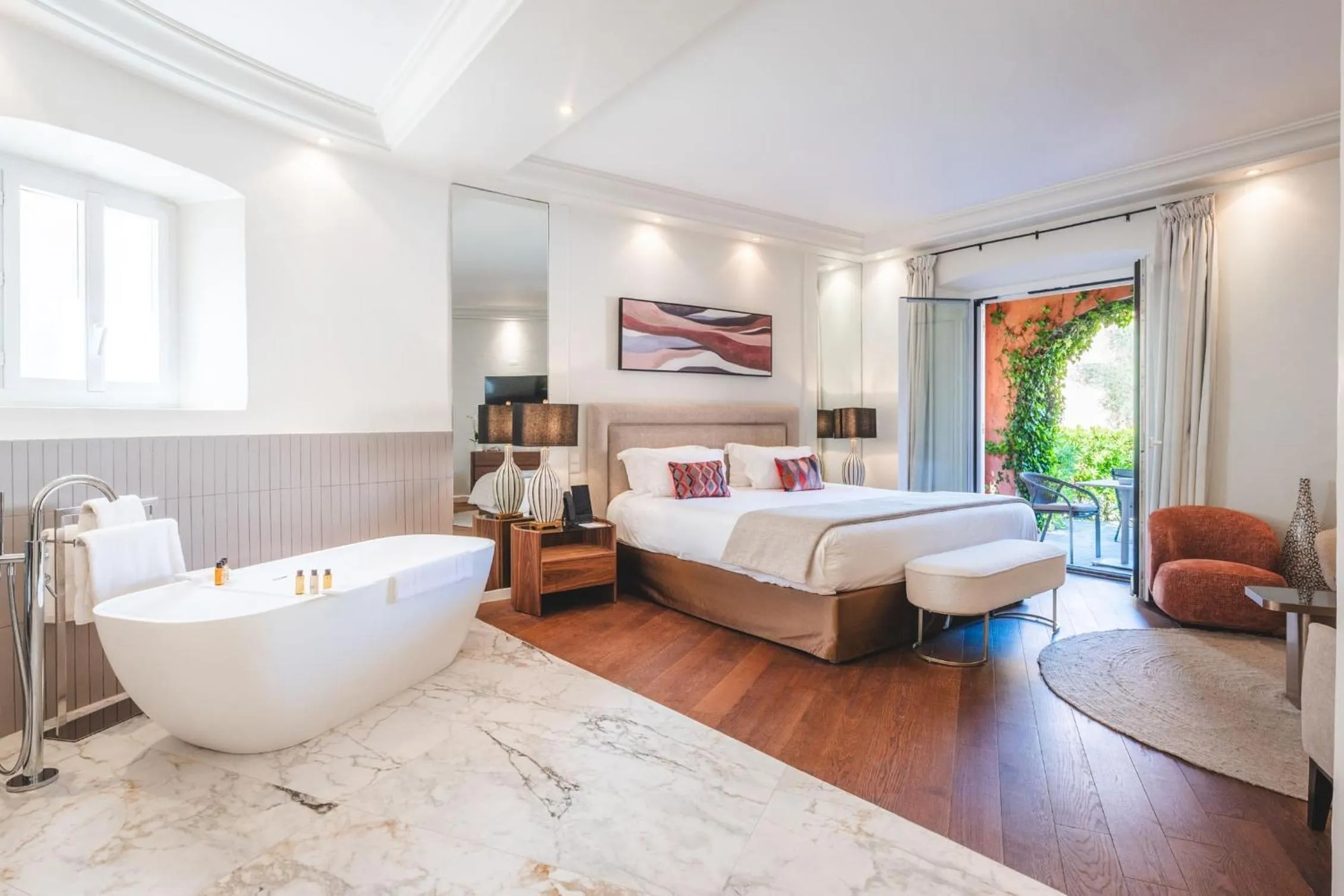 Bed in Hôtel La Mandarine