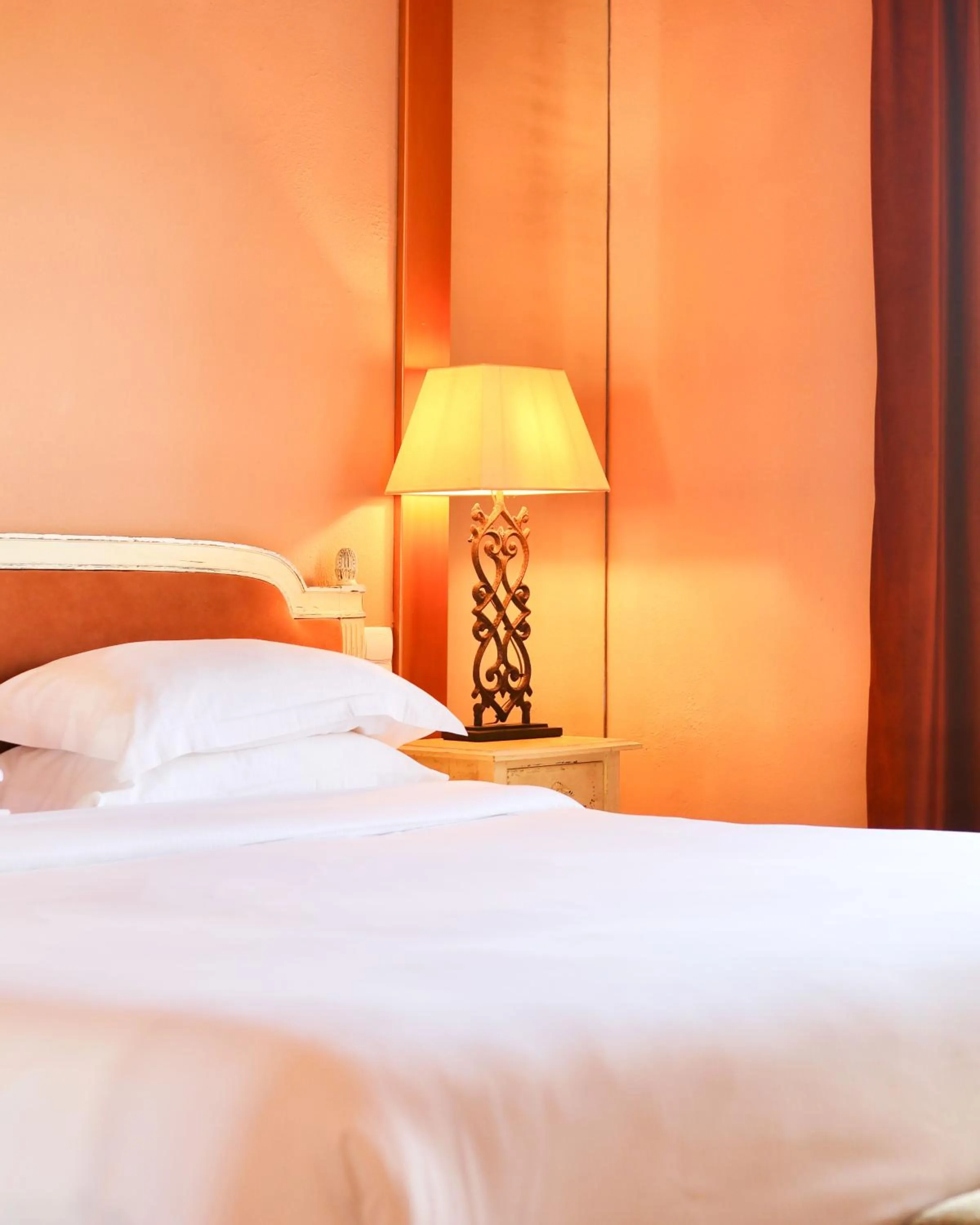 Bedroom, Bed in Hôtel La Mandarine